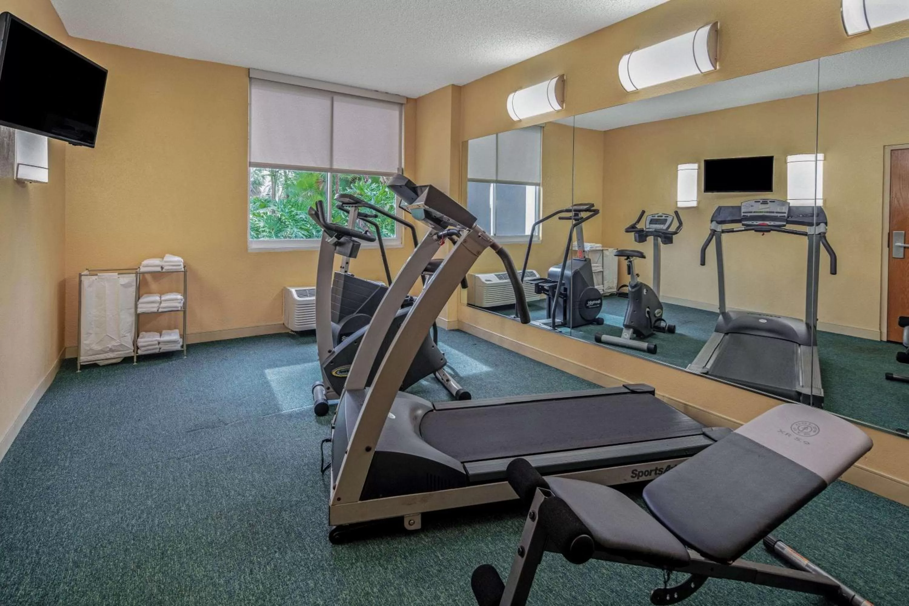 Fitness centre/facilities in La Quinta by Wyndham Naples Downtown