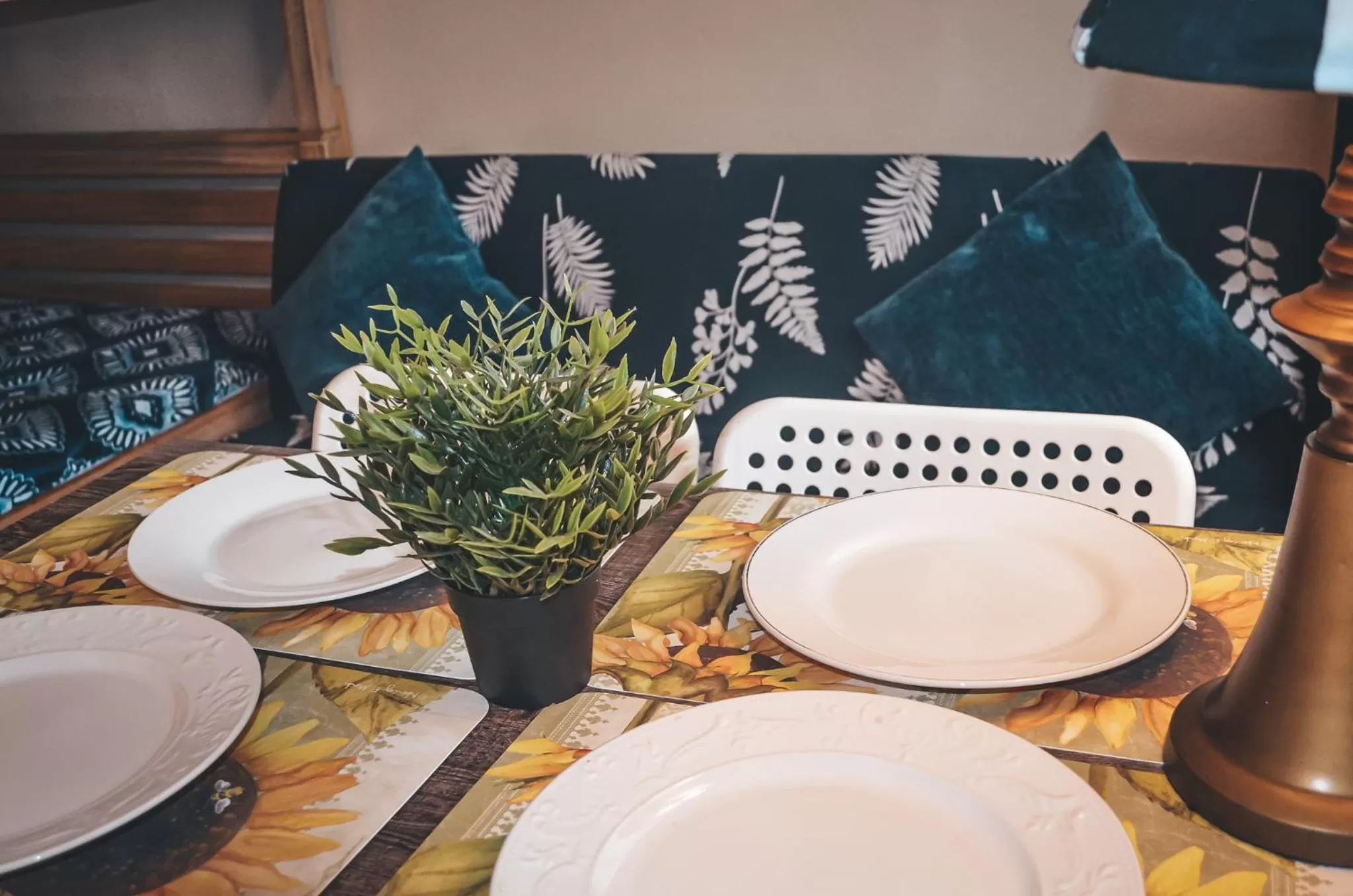 Dining area in Hollywood Light Haven Lodge