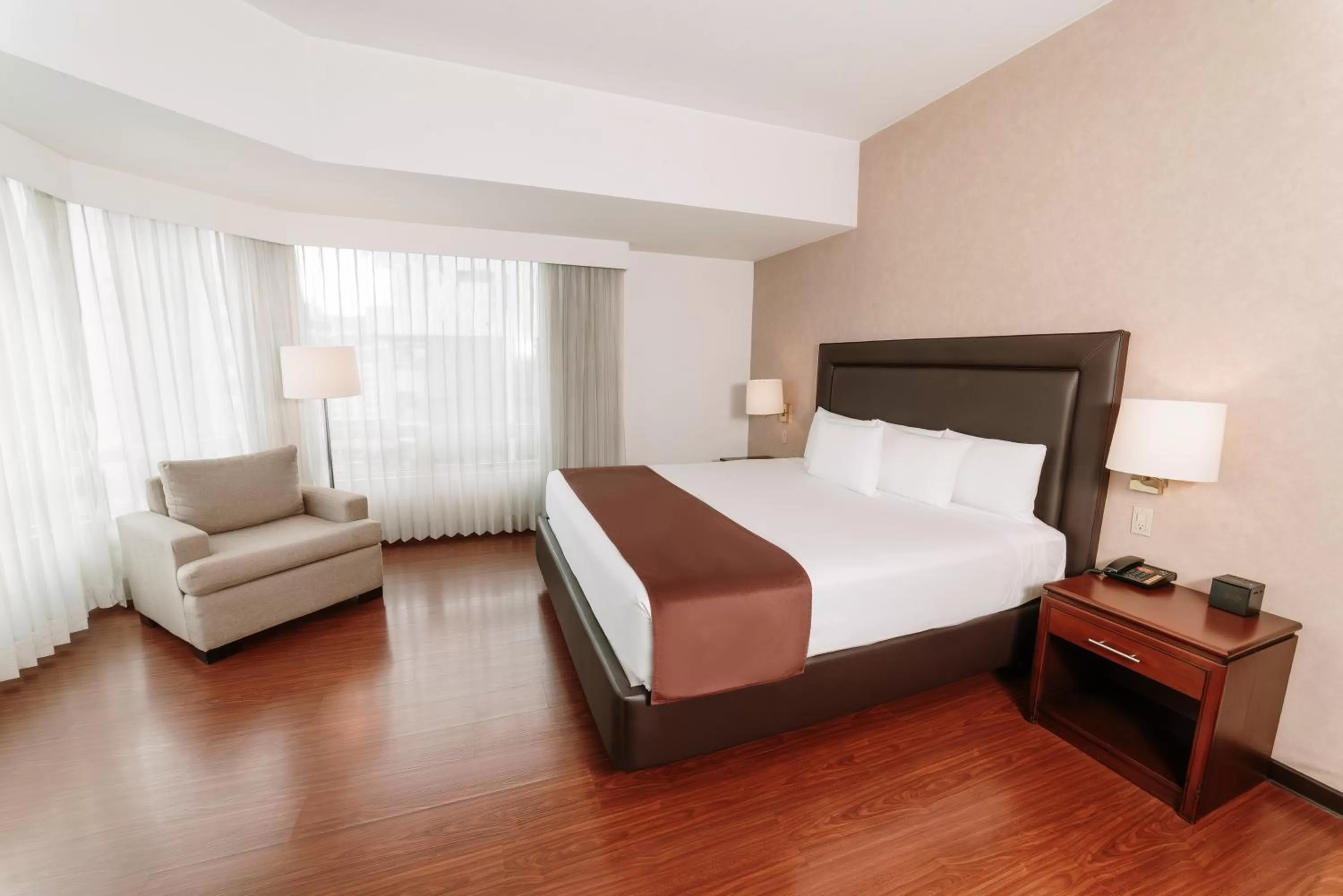 Bed in Clarion Suites Guatemala City