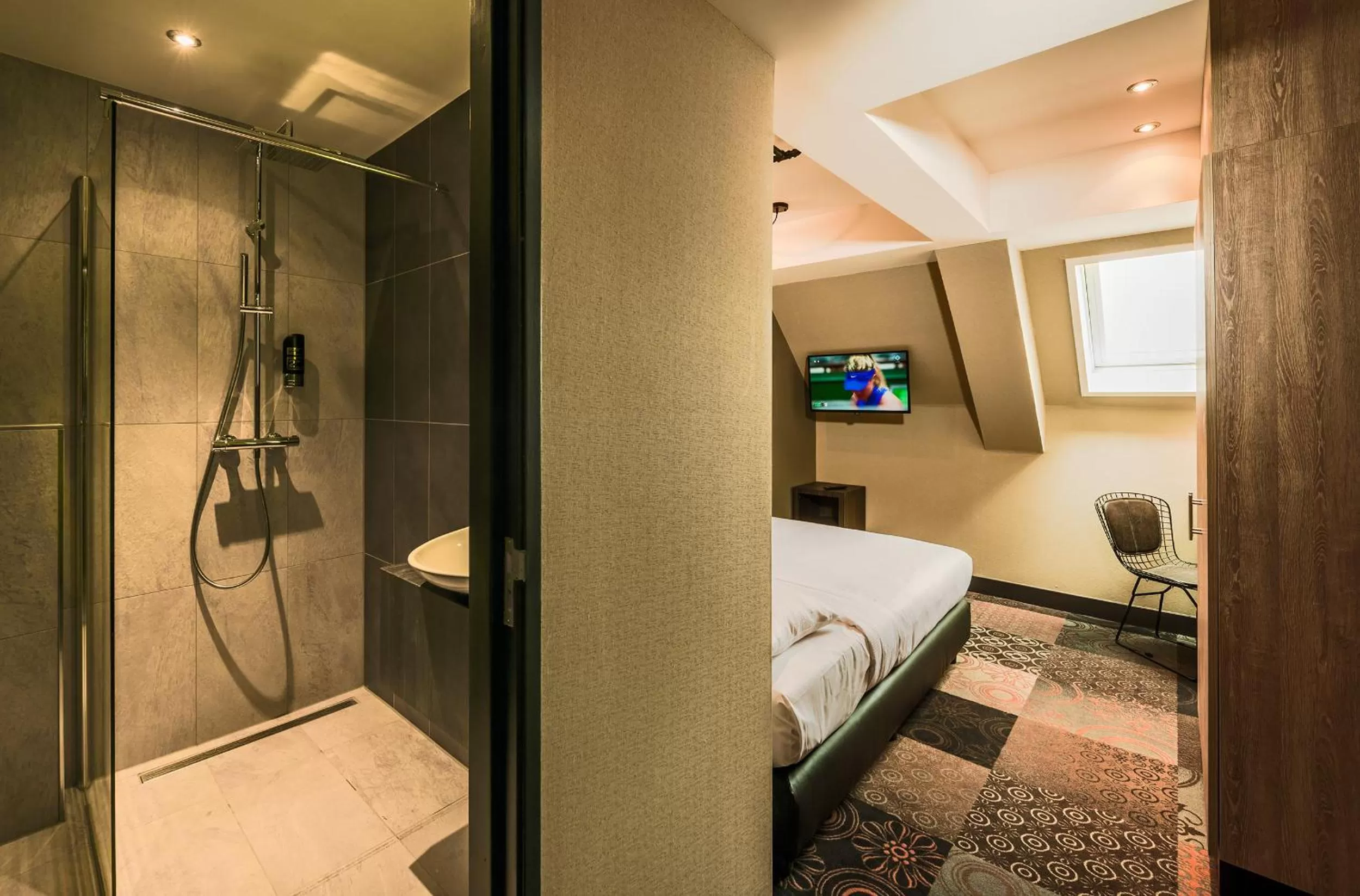 Decorative detail, Bed in The Alfred Hotel