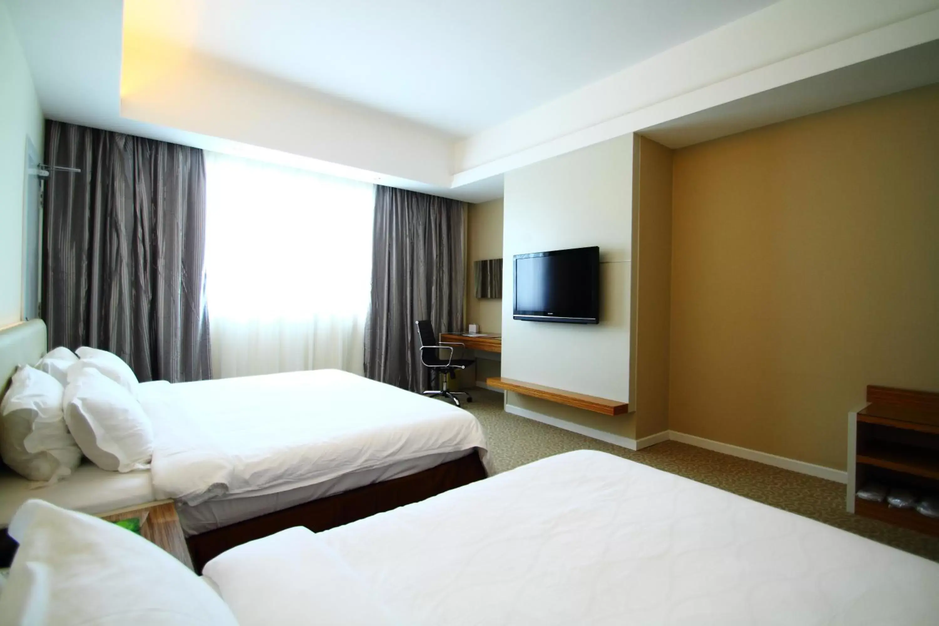 Photo of the whole room, Bed in Ixora Hotel Penang