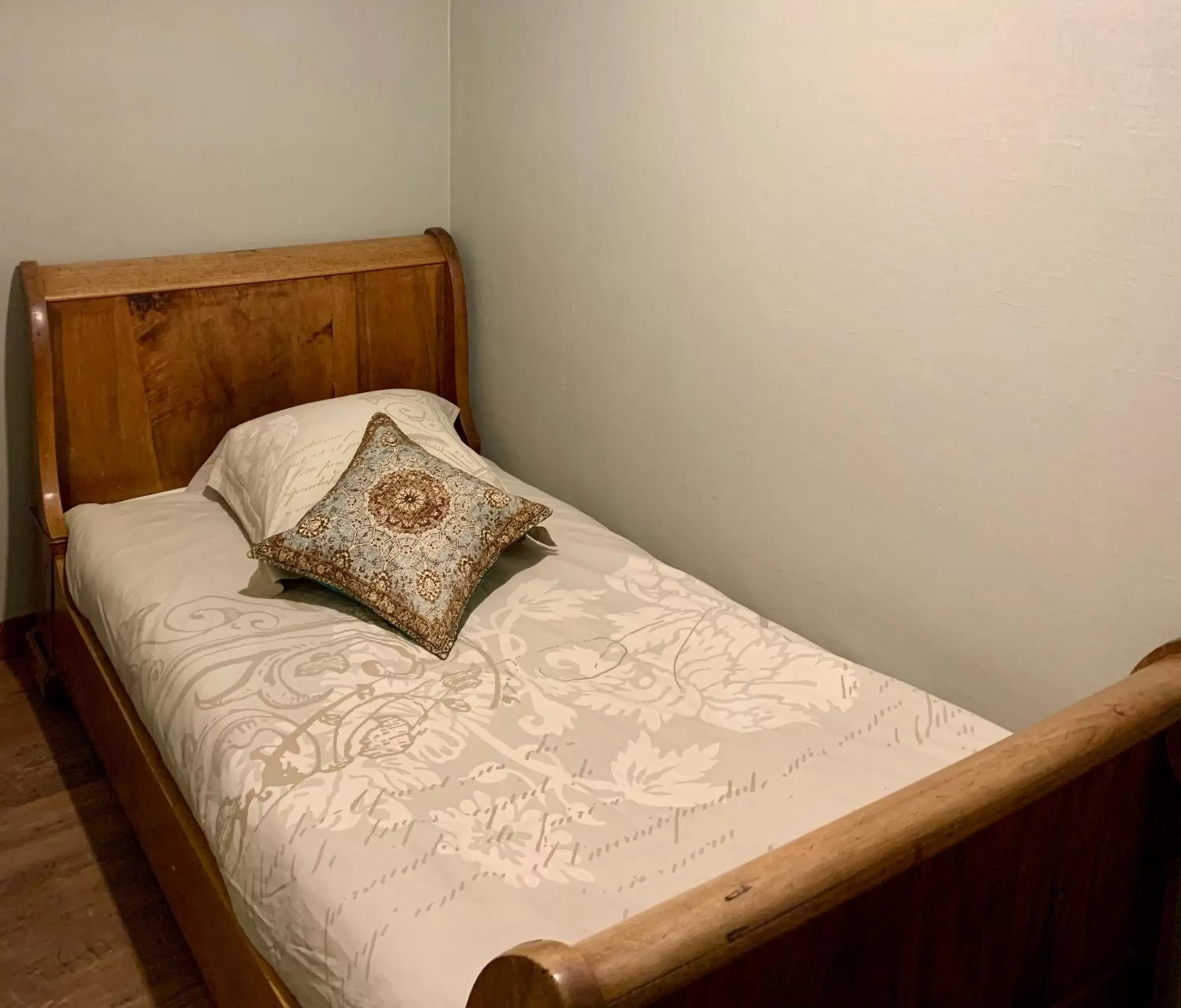 Bedroom, Bed in LA MEFFRAIS 1741