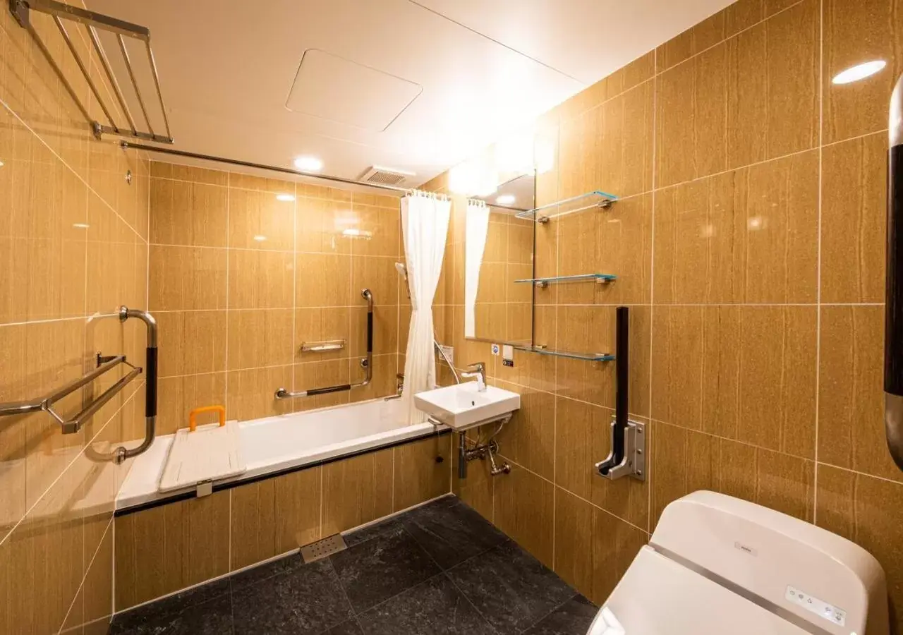 Bathroom in APA Hotel & Resort Hakata Ekihigashi