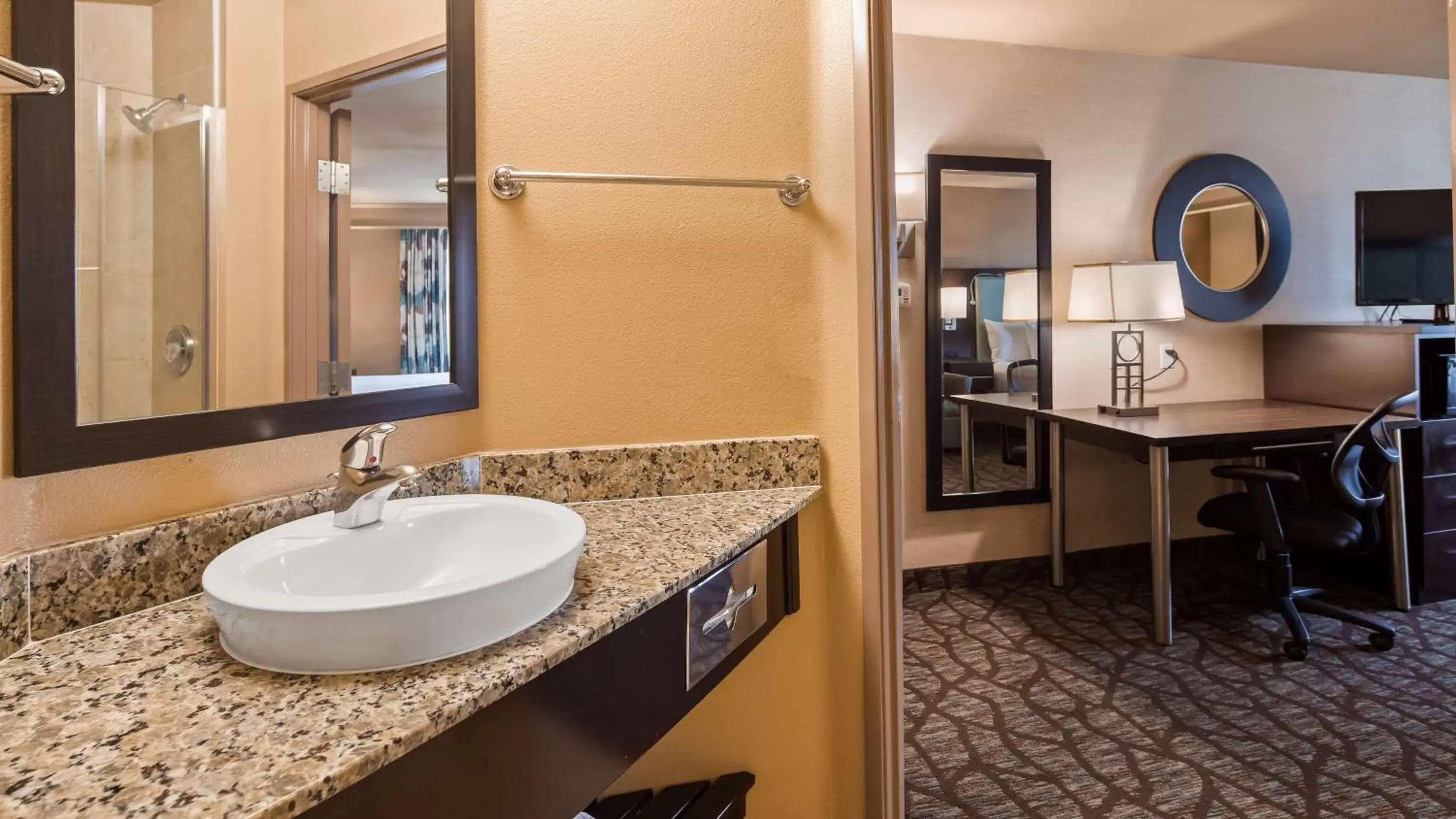 Queen Room with Two Queen Beds and Roll-In Shower - Mobility Accessible/Communication Assistance/Non-Smoking in Best Western Plus Oceanside Palms Queen Room with Two Queen Beds and Roll-In Shower - Mobility Accessible/Communication Assistance/Non-Smoking in Best Western Plus Oceanside Palms