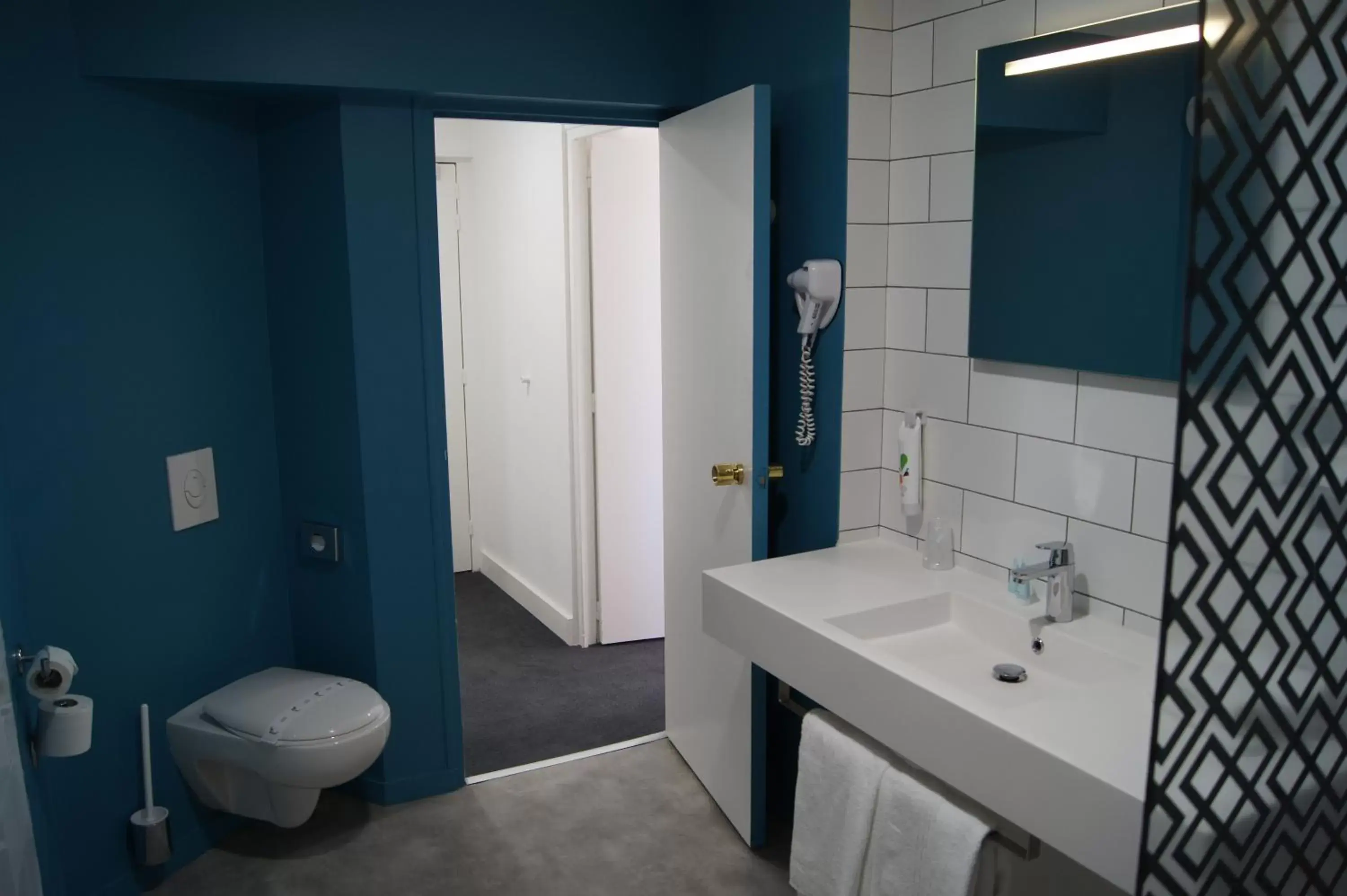 Bathroom in Hôtel ibis Styles Auxerre Nord