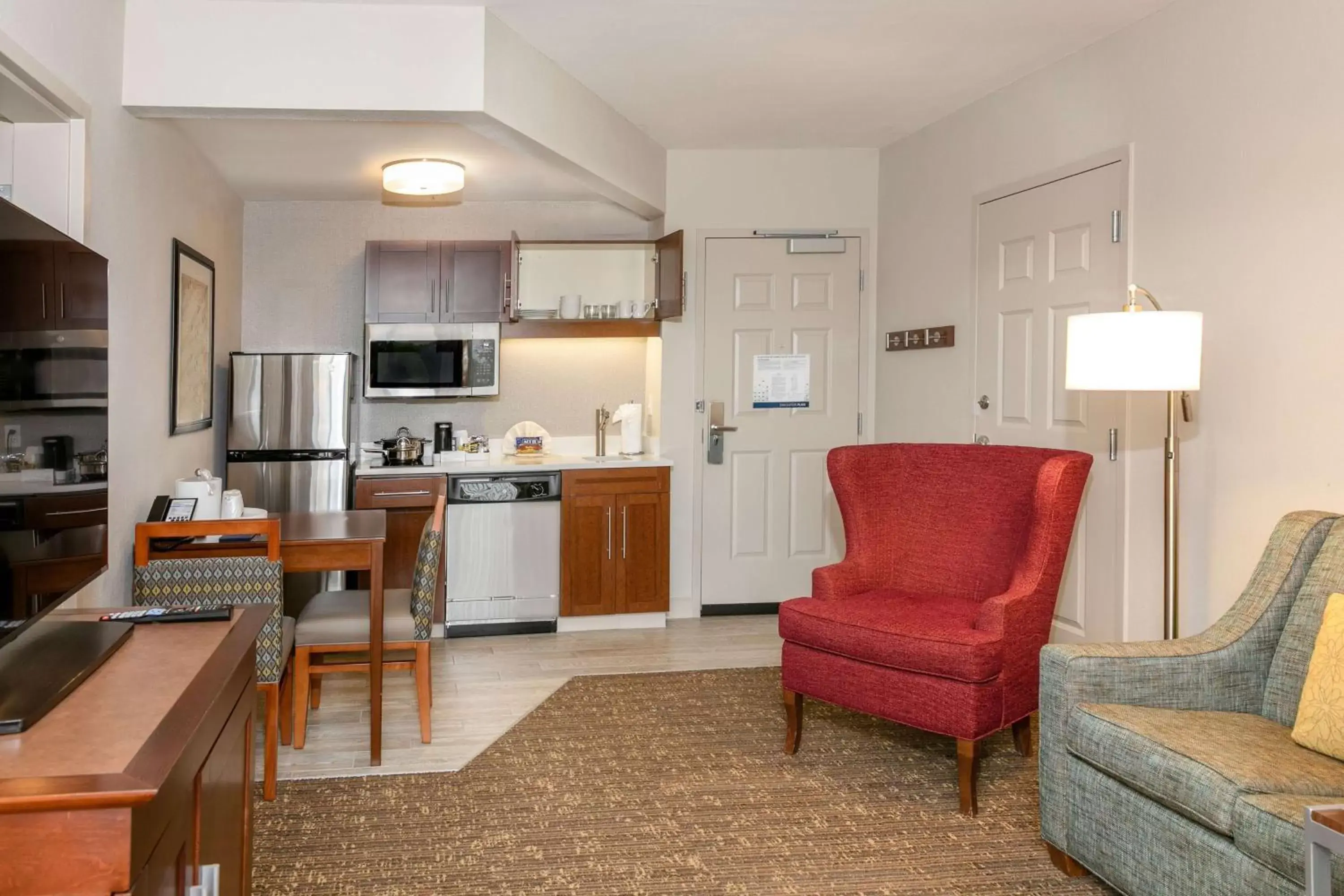 Bedroom, Kitchen/Kitchenette in Hampton Inn & Suites Nashville-Green Hills