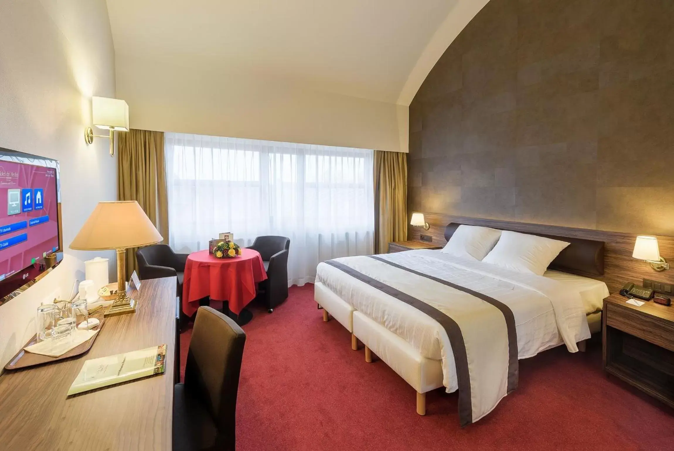 Bedroom, Bed in Golden Tulip Hotel de’ Medici