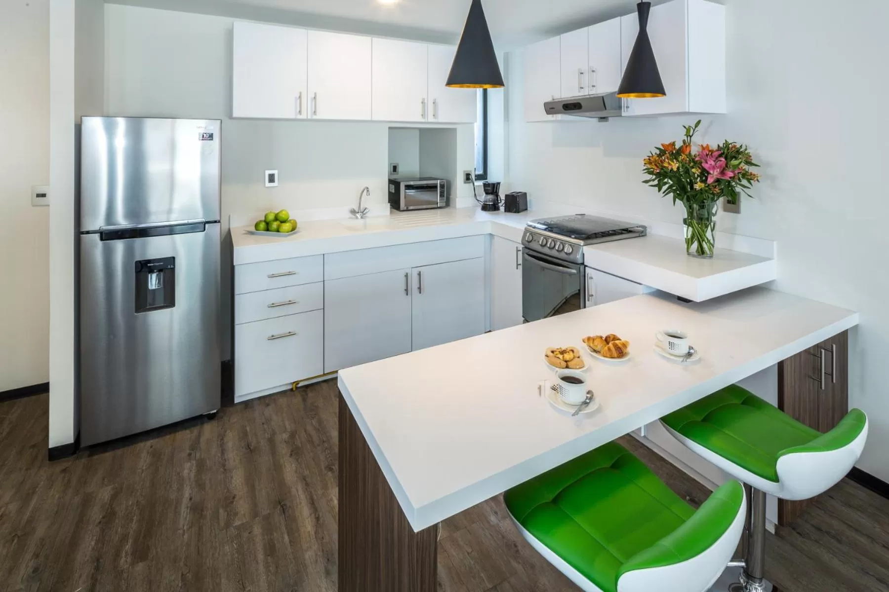 Kitchen or kitchenette in FlowSuites WTC