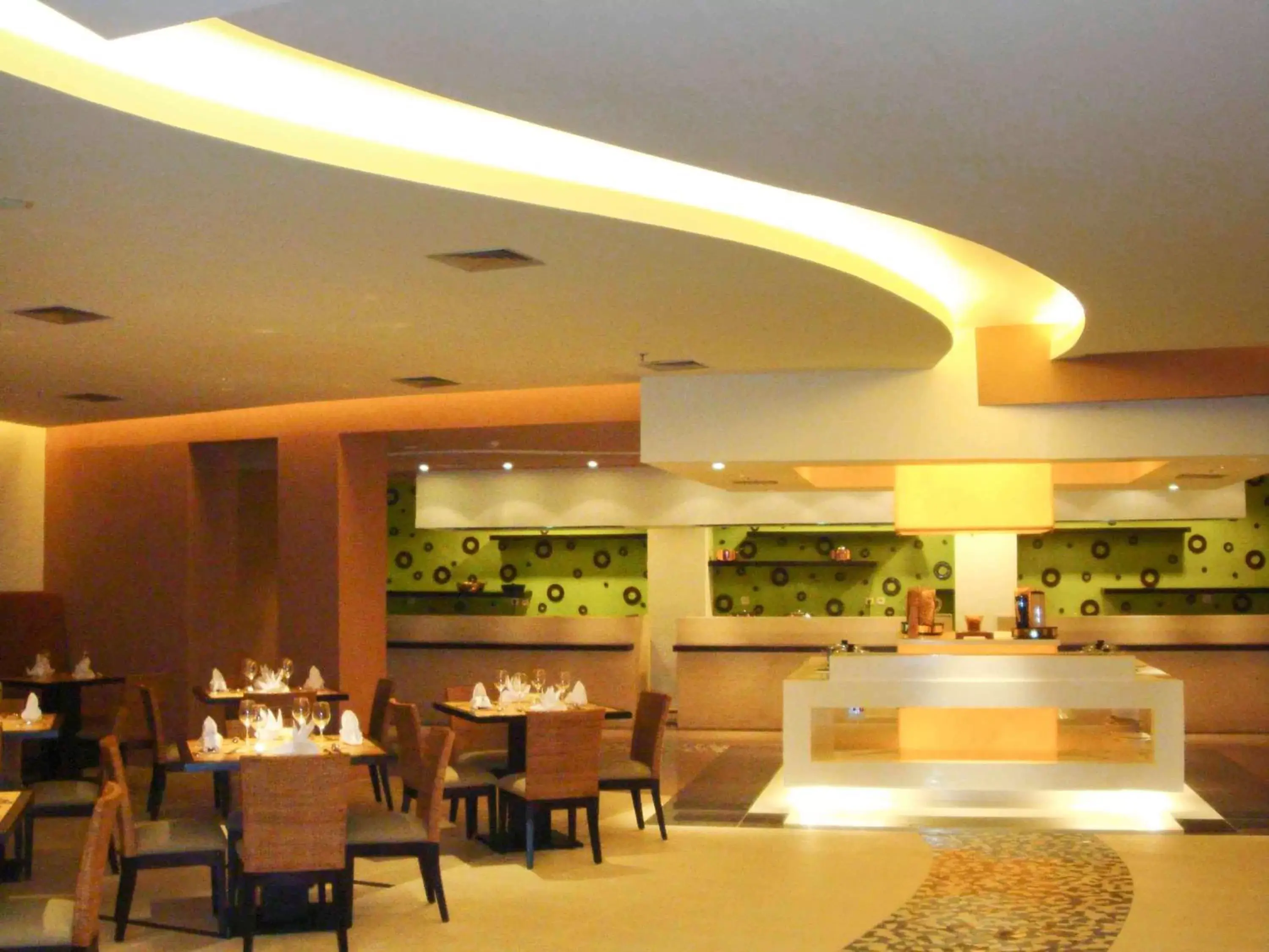 Restaurant/Places to Eat in Novotel Manado Golf Resort & Convention Center