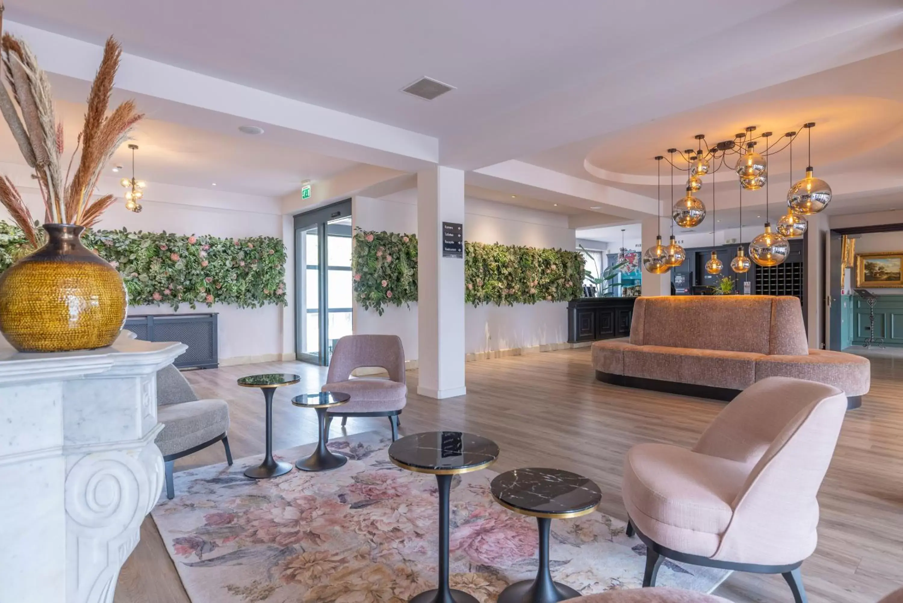 Living room, Lobby/Reception in Fletcher Familiehotel De Hunzebergen