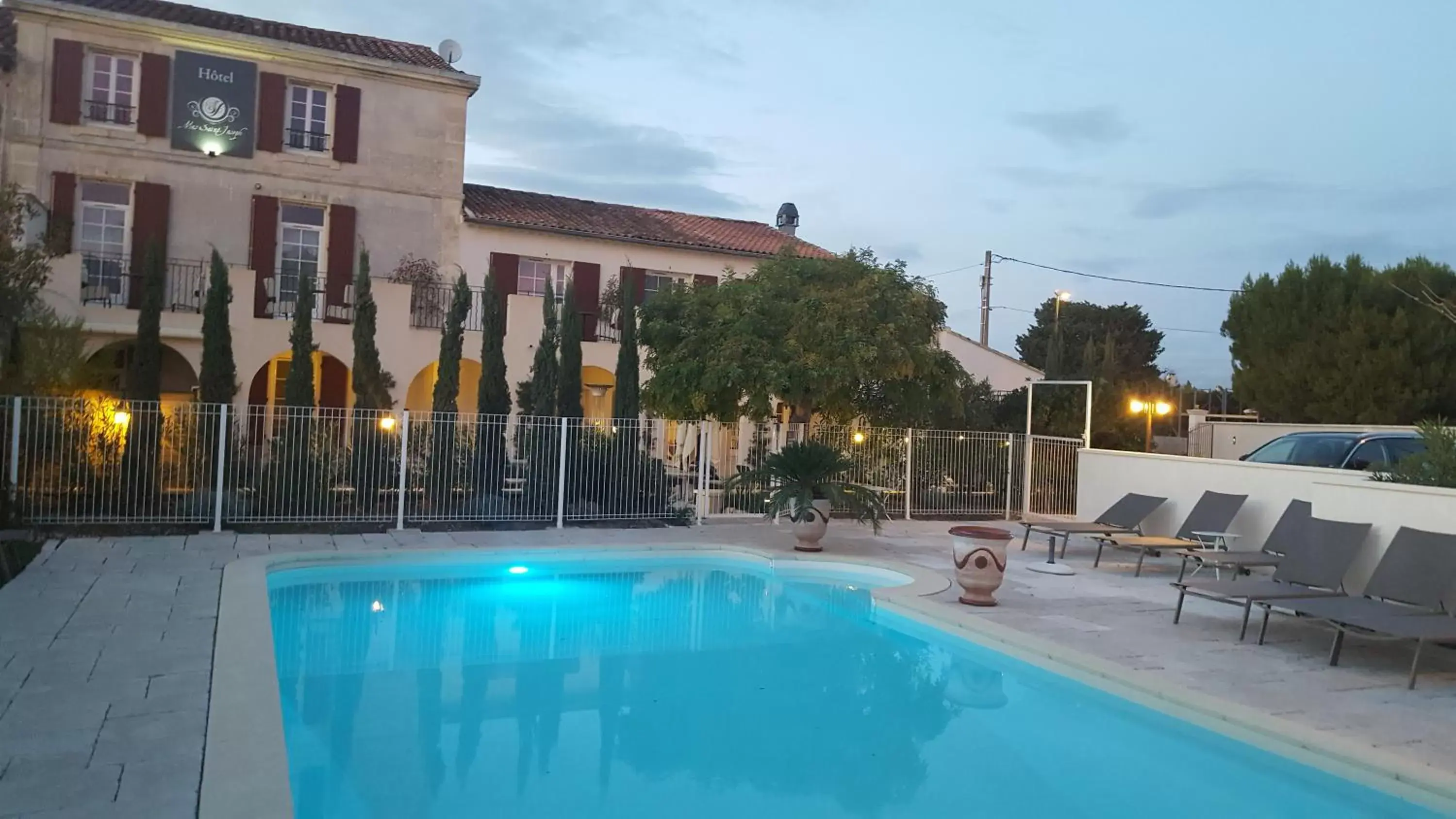 Property building, Swimming Pool in Hotel Le Mas Saint Joseph