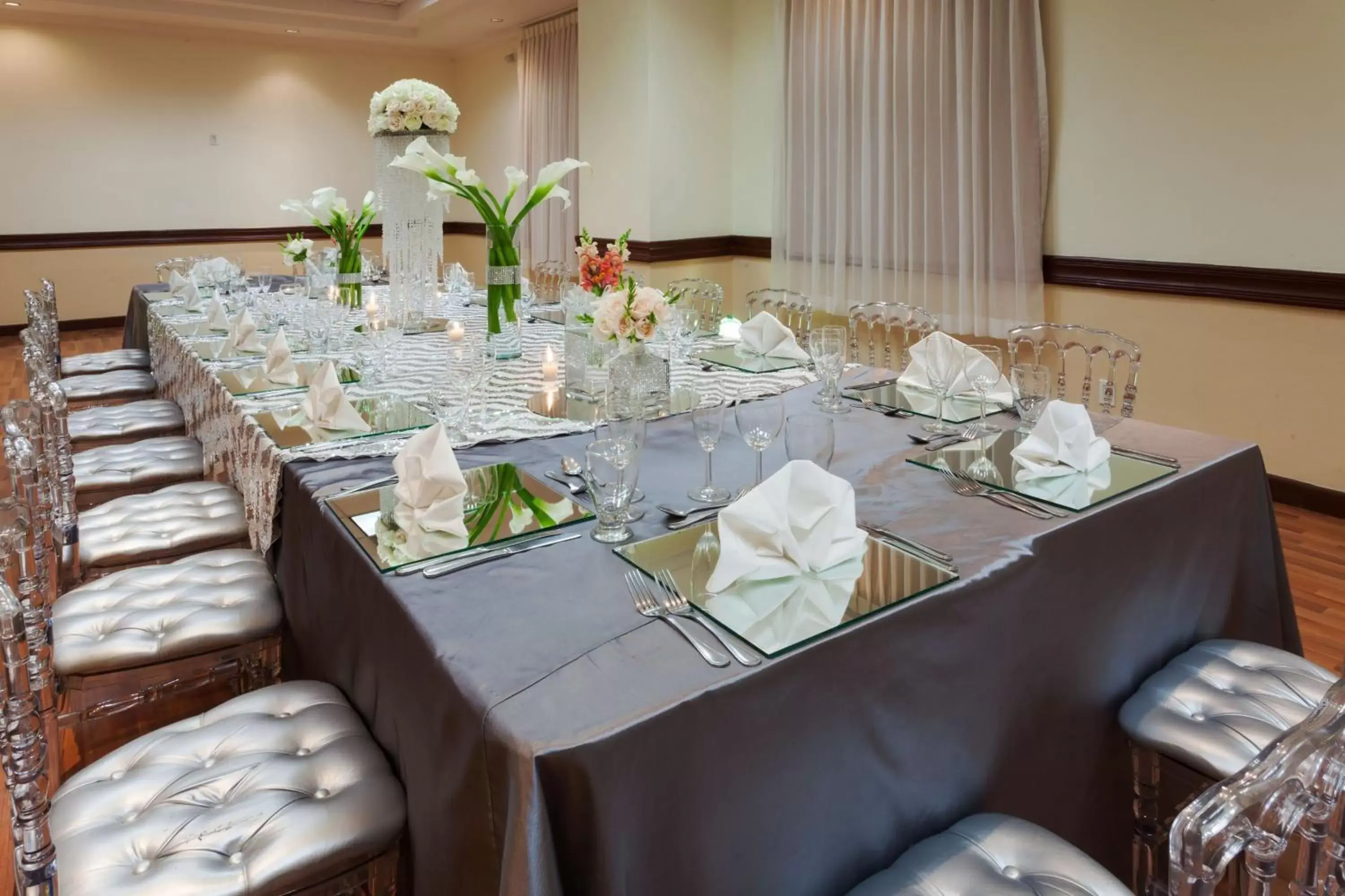 Banquet/Function facilities, Restaurant/Places to Eat in Holiday Inn San Salvador, an IHG Hotel