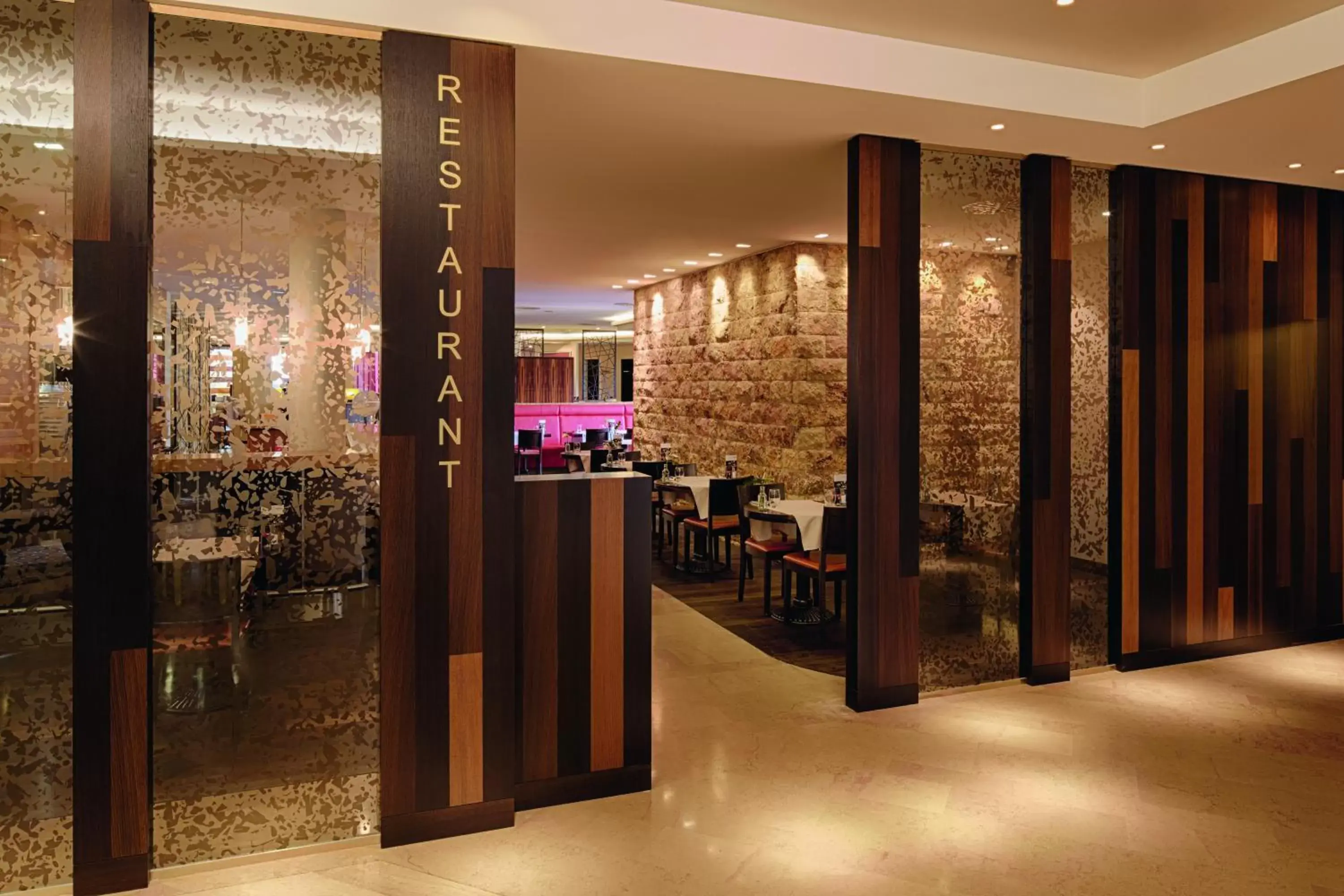 Restaurant/places to eat in Moevenpick Hotel And Casino Geneva