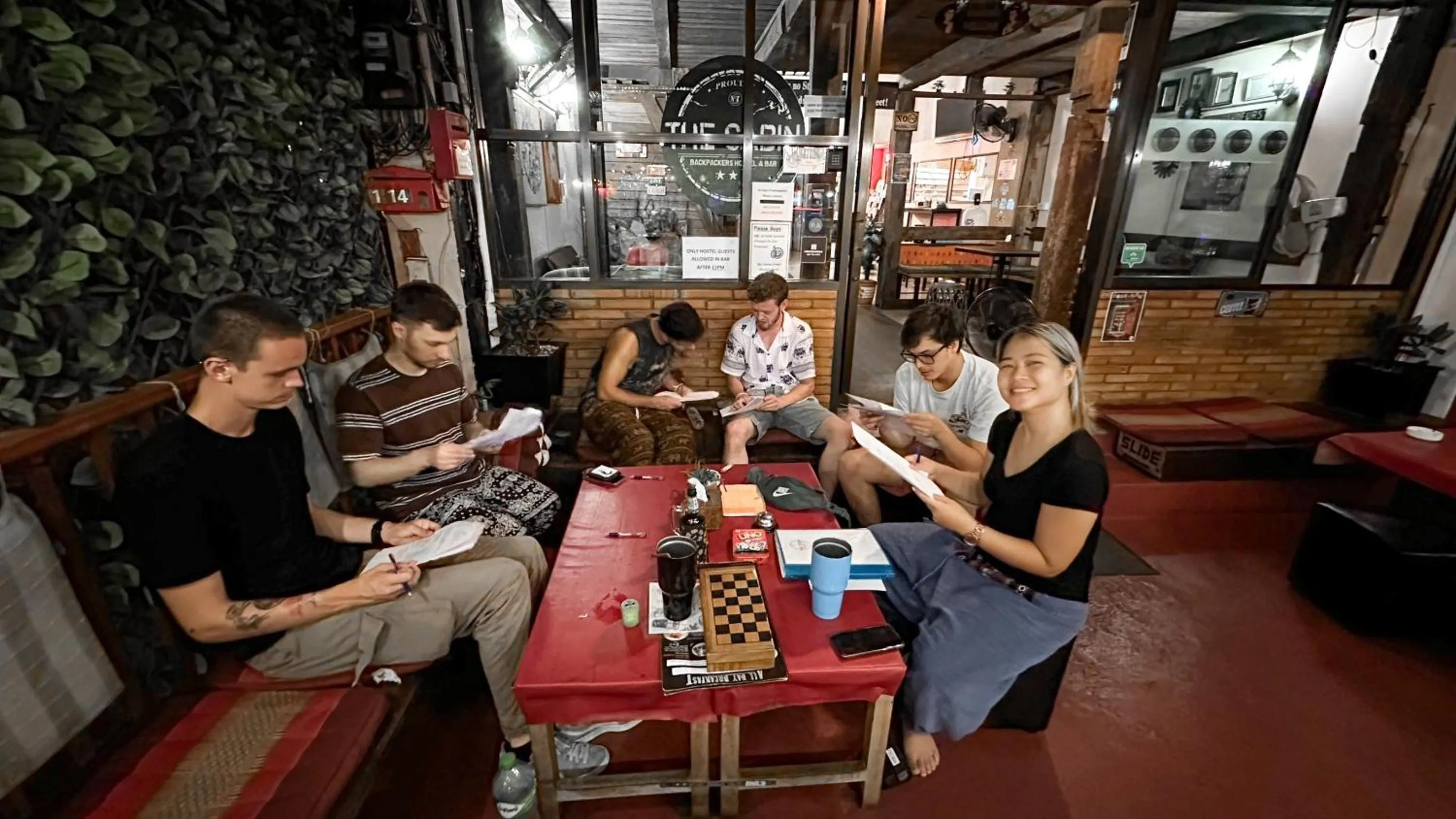 Restaurant/places to eat in The Cabin Backpackers Hostel & Bar