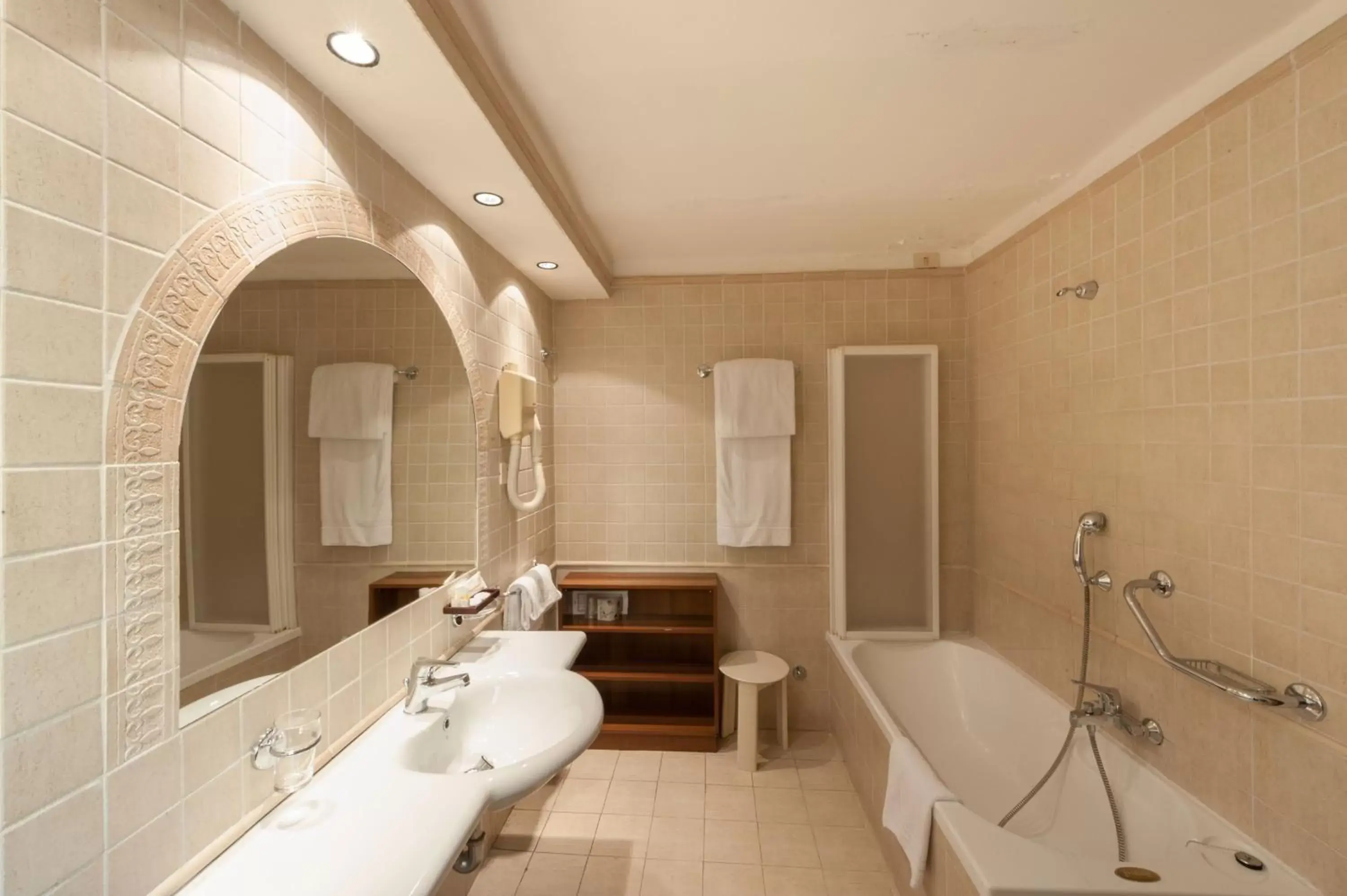 Toilet, Bathroom in Hotel Medici