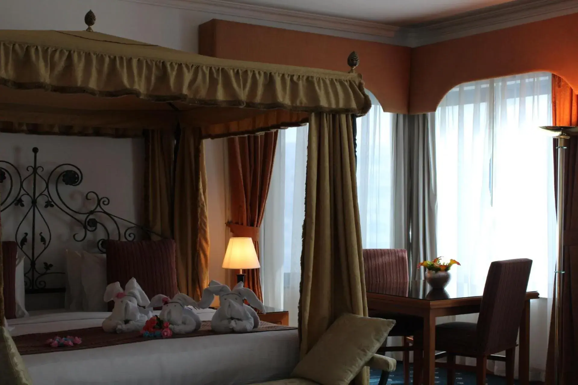 Bedroom, Bed in Golden Tulip Deira Hotel