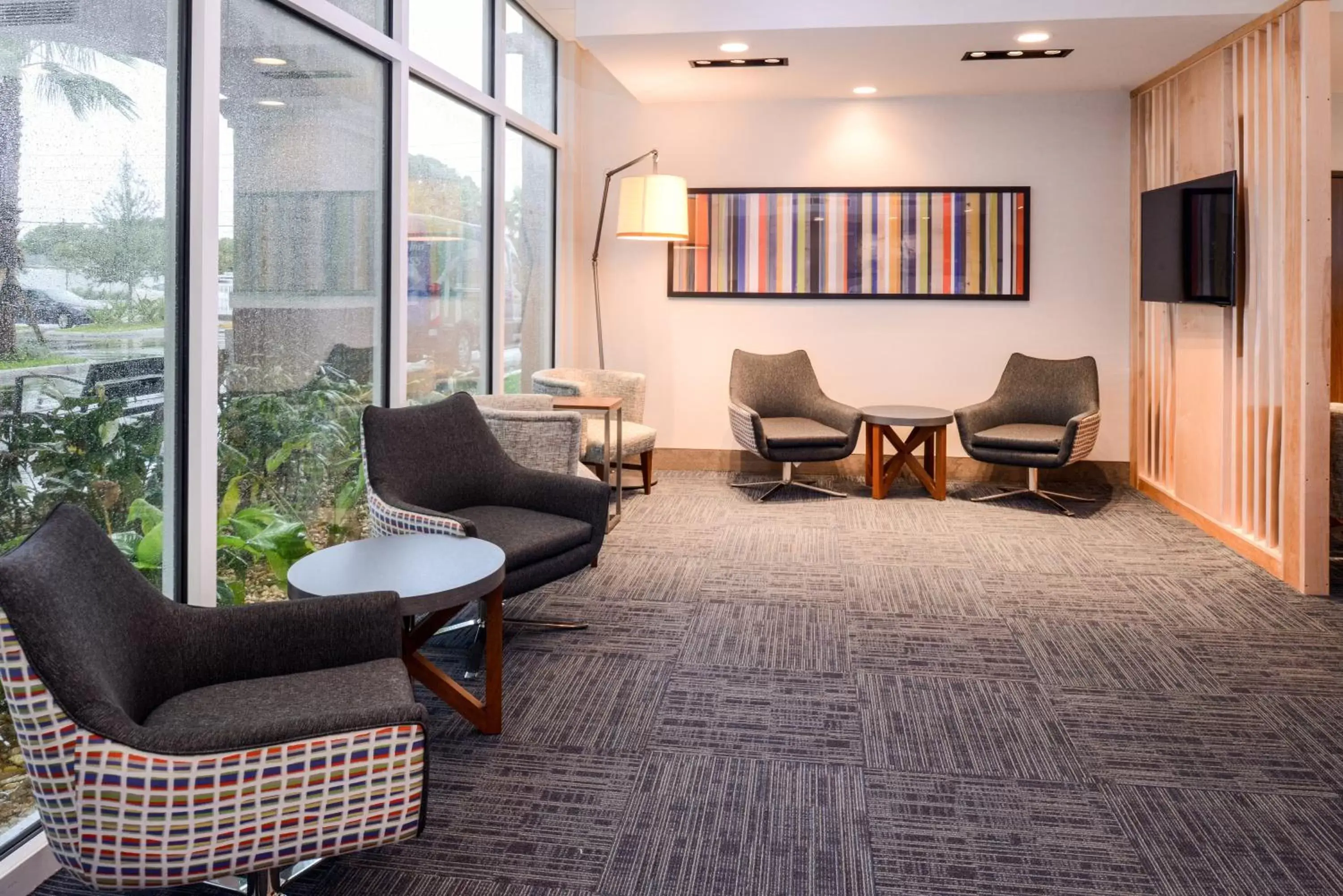 Lobby or reception, Seating Area in Holiday Inn Express & Suites - St. Petersburg - Madeira Beach, an IHG Hotel