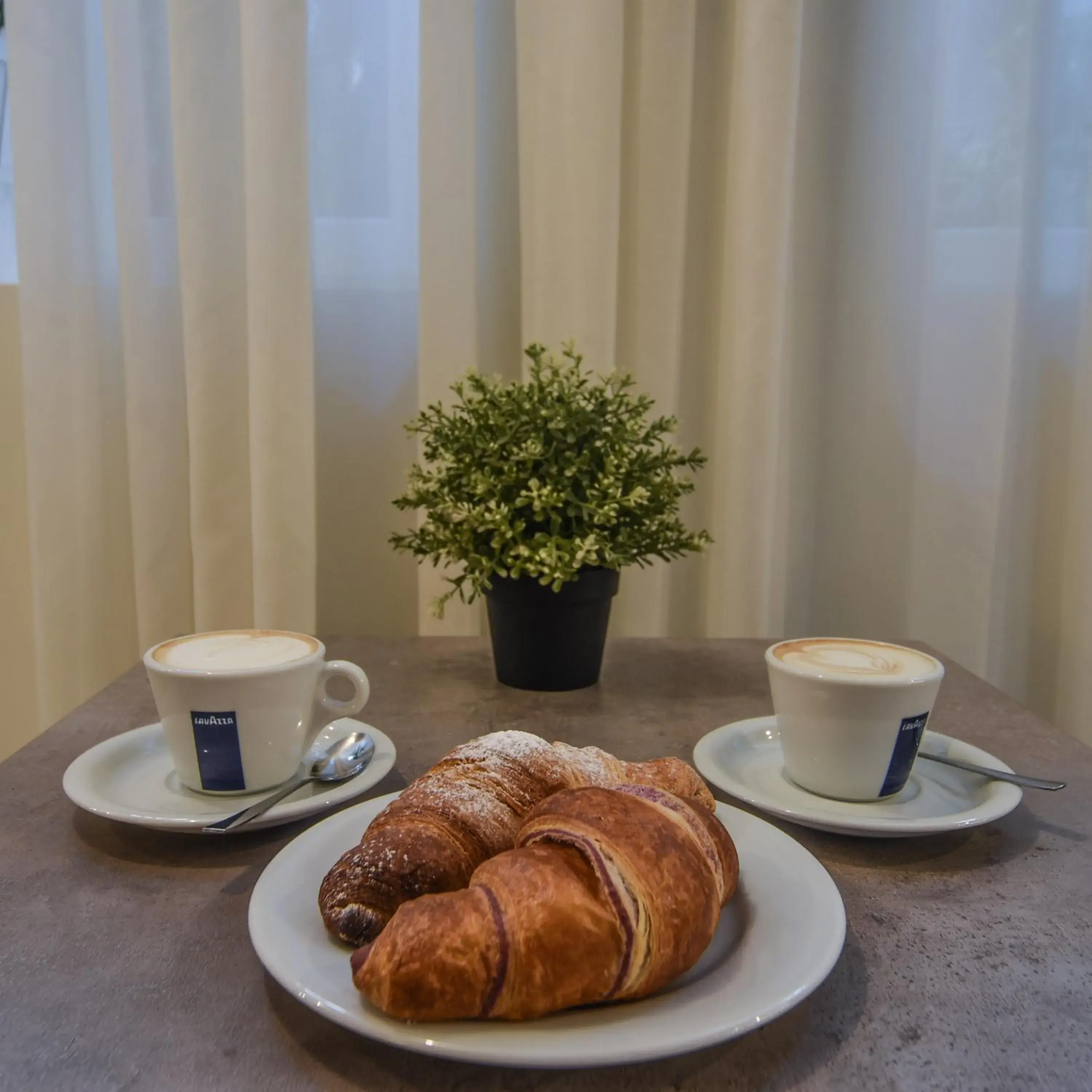 Lounge or bar, Breakfast in Hotel Zara Milano