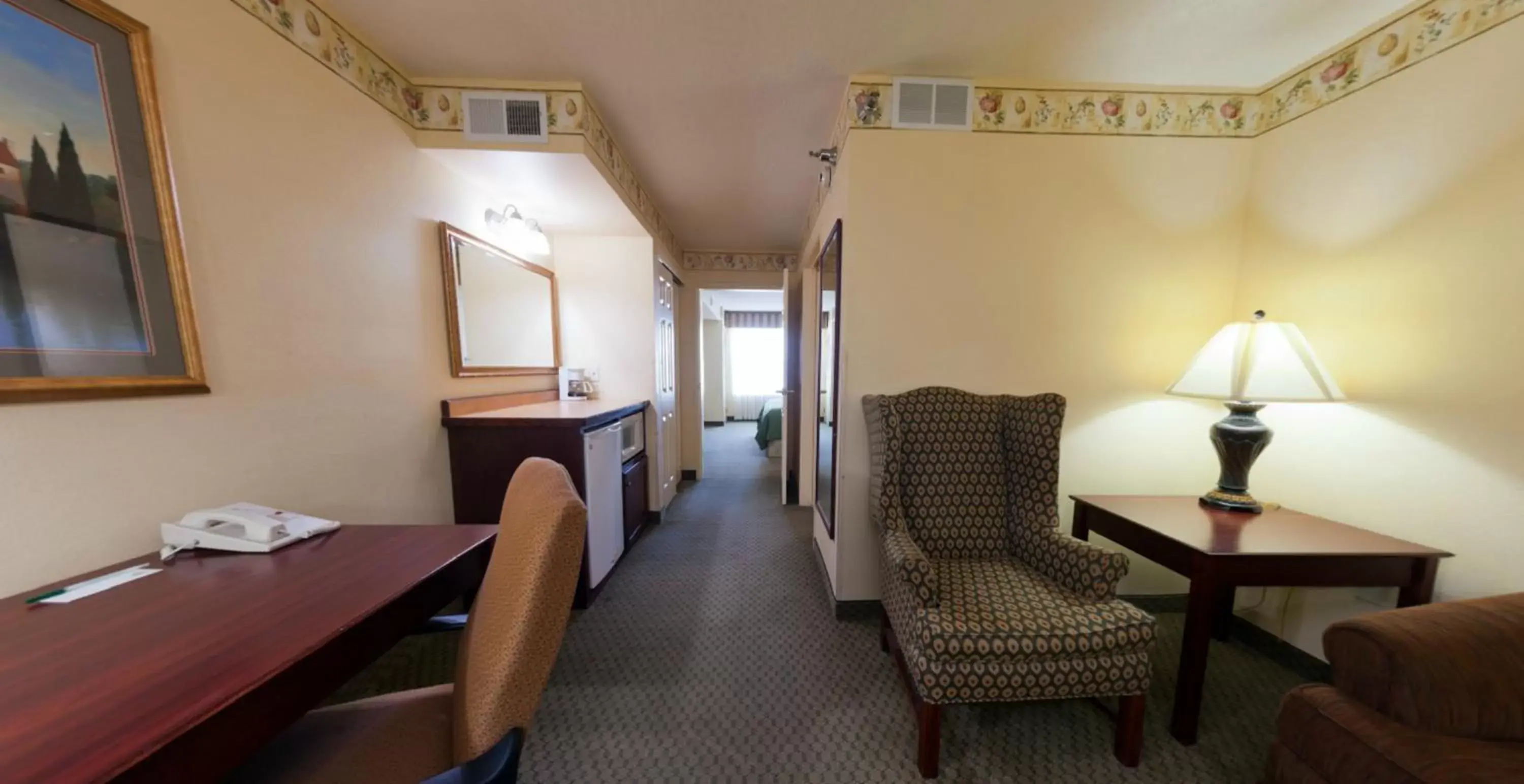 Living room, Seating Area in Country Inn & Suites by Radisson, St. Cloud East, MN