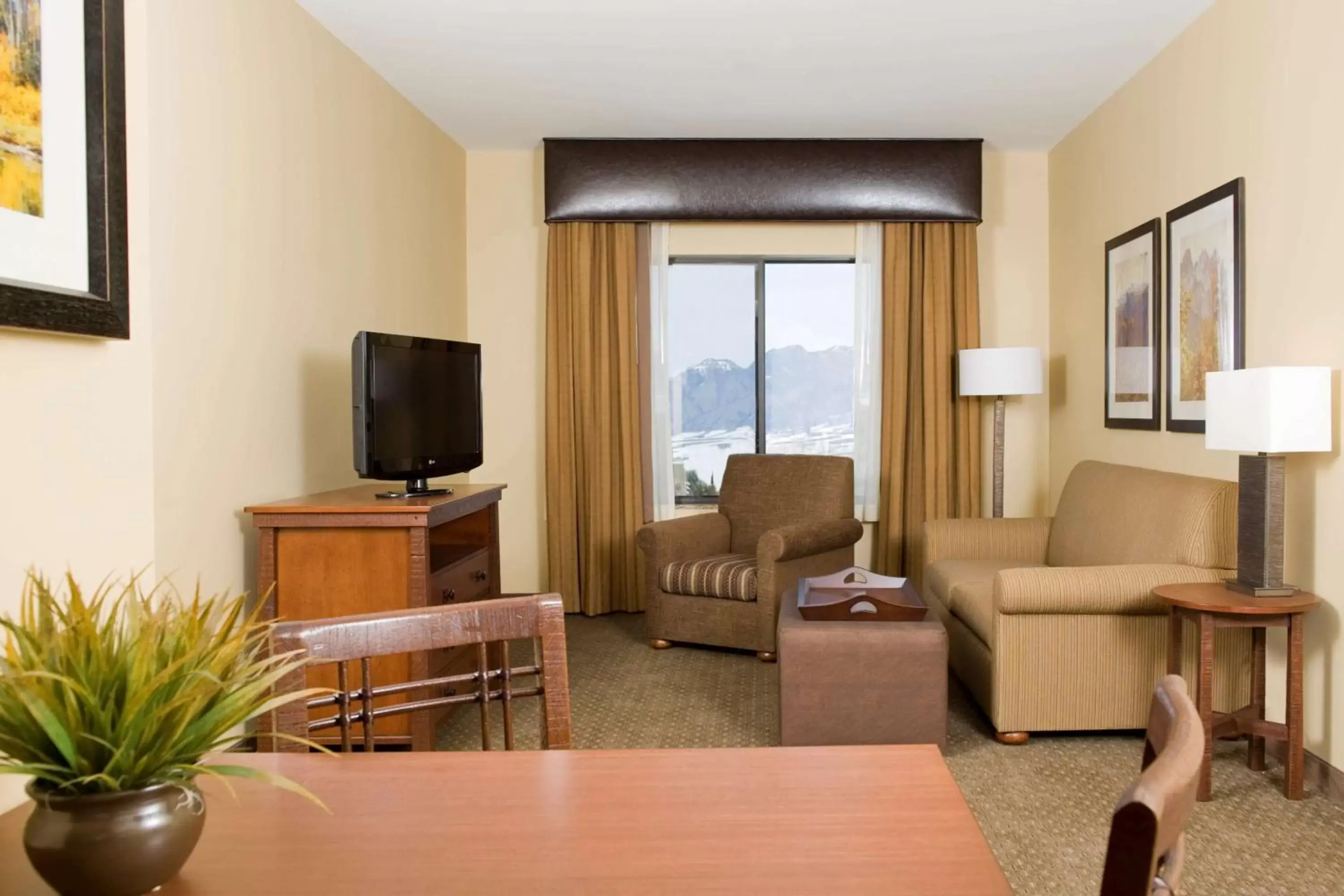 Living room, Seating Area in Homewood Suites by Hilton Bozeman