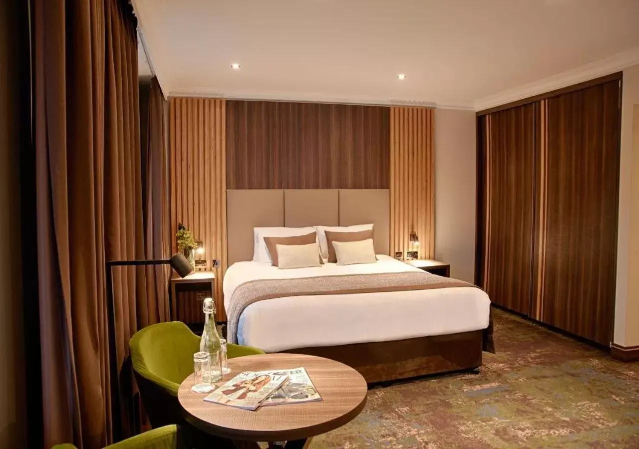 Bedroom, Bed in The Kingsley Hotel