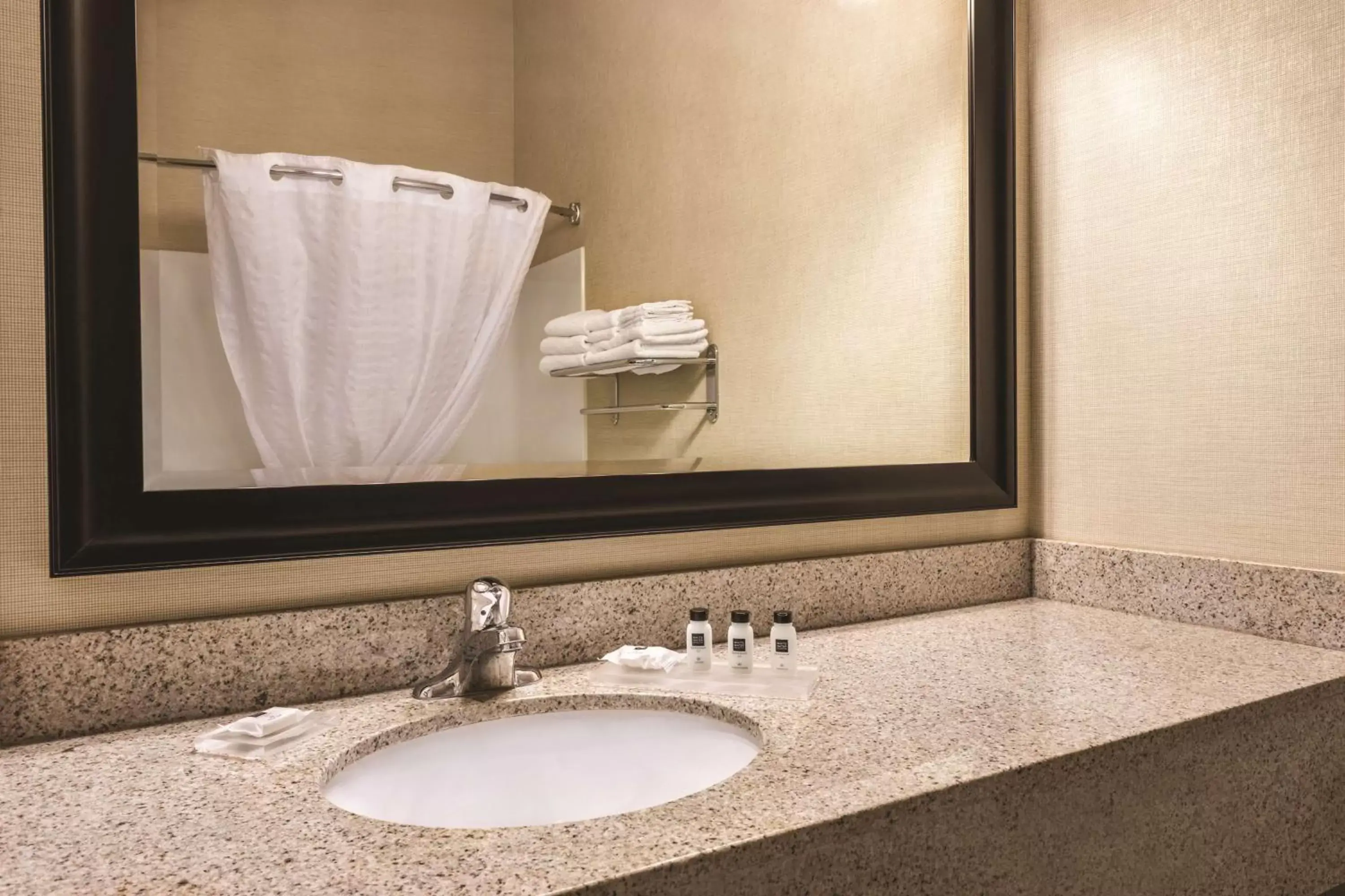 Bathroom in Country Inn & Suites by Radisson, Dakota Dunes, SD