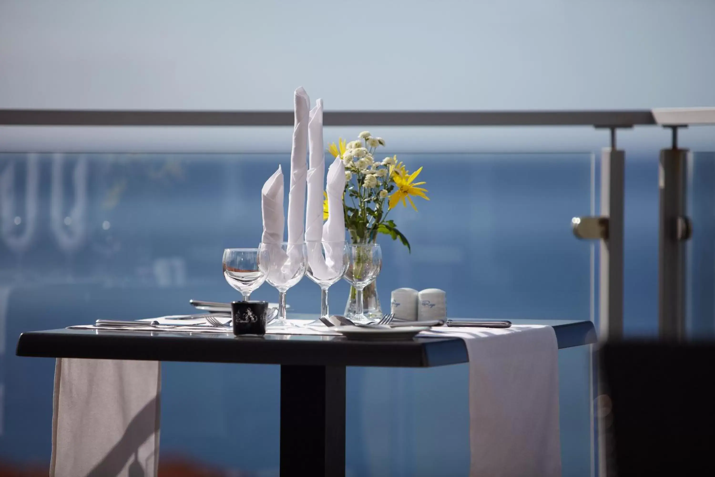 Balcony/Terrace, Restaurant/Places to Eat in Muthu Raga Madeira Hotel
