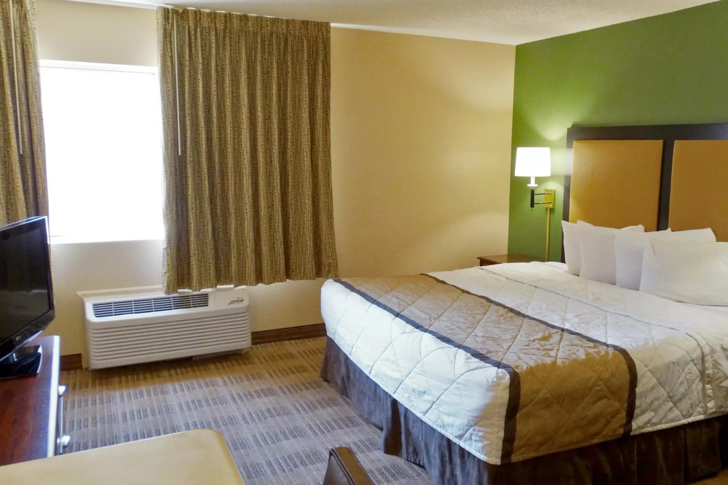 Bed in Extended Stay America Suites - Dallas - Richardson