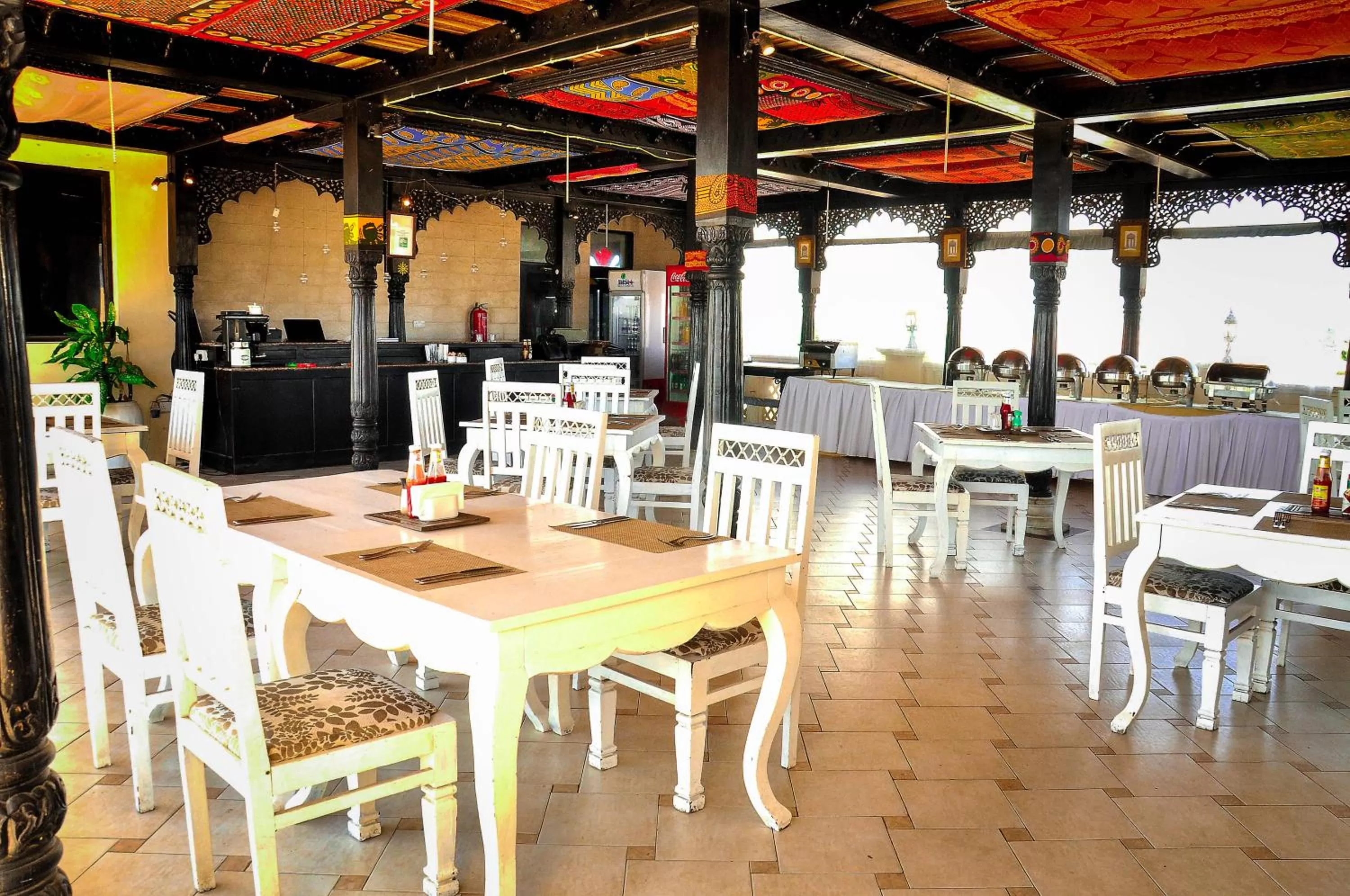 Restaurant/places to eat in Golden Tulip Stone Town Boutique