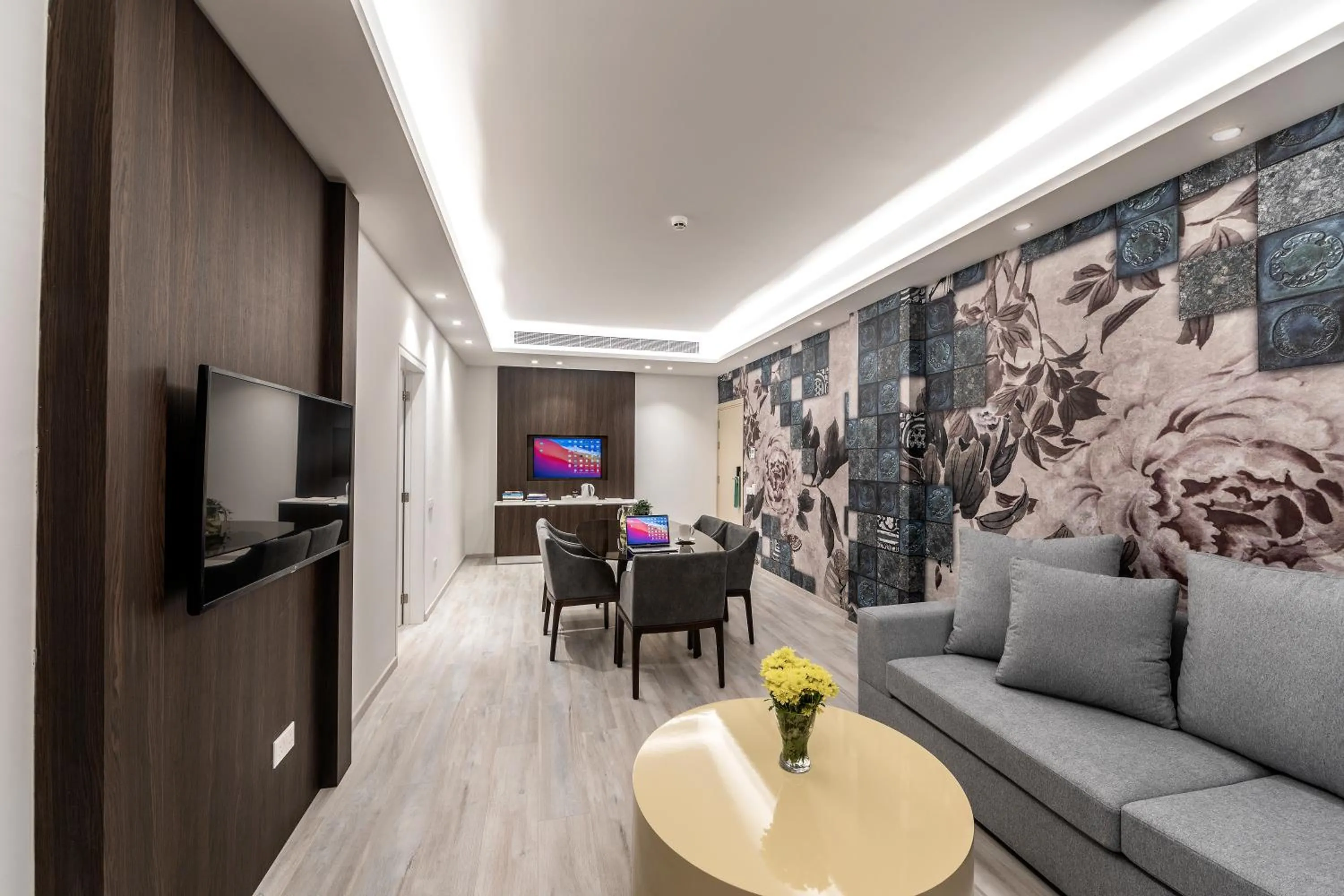 TV and multimedia in Almond Business Hotel