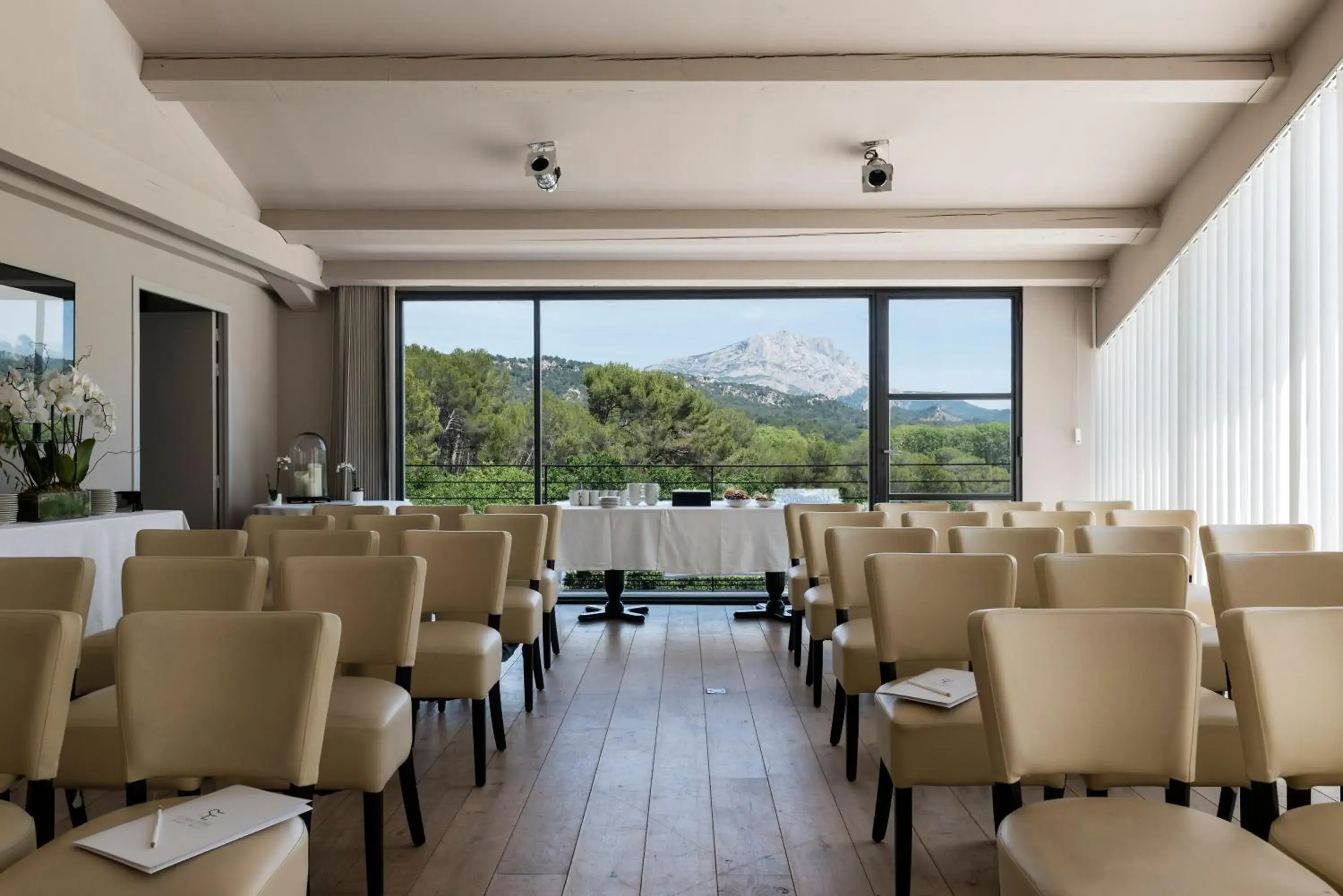 Meeting/conference room in Les Lodges Sainte-Victoire Hotel & Spa