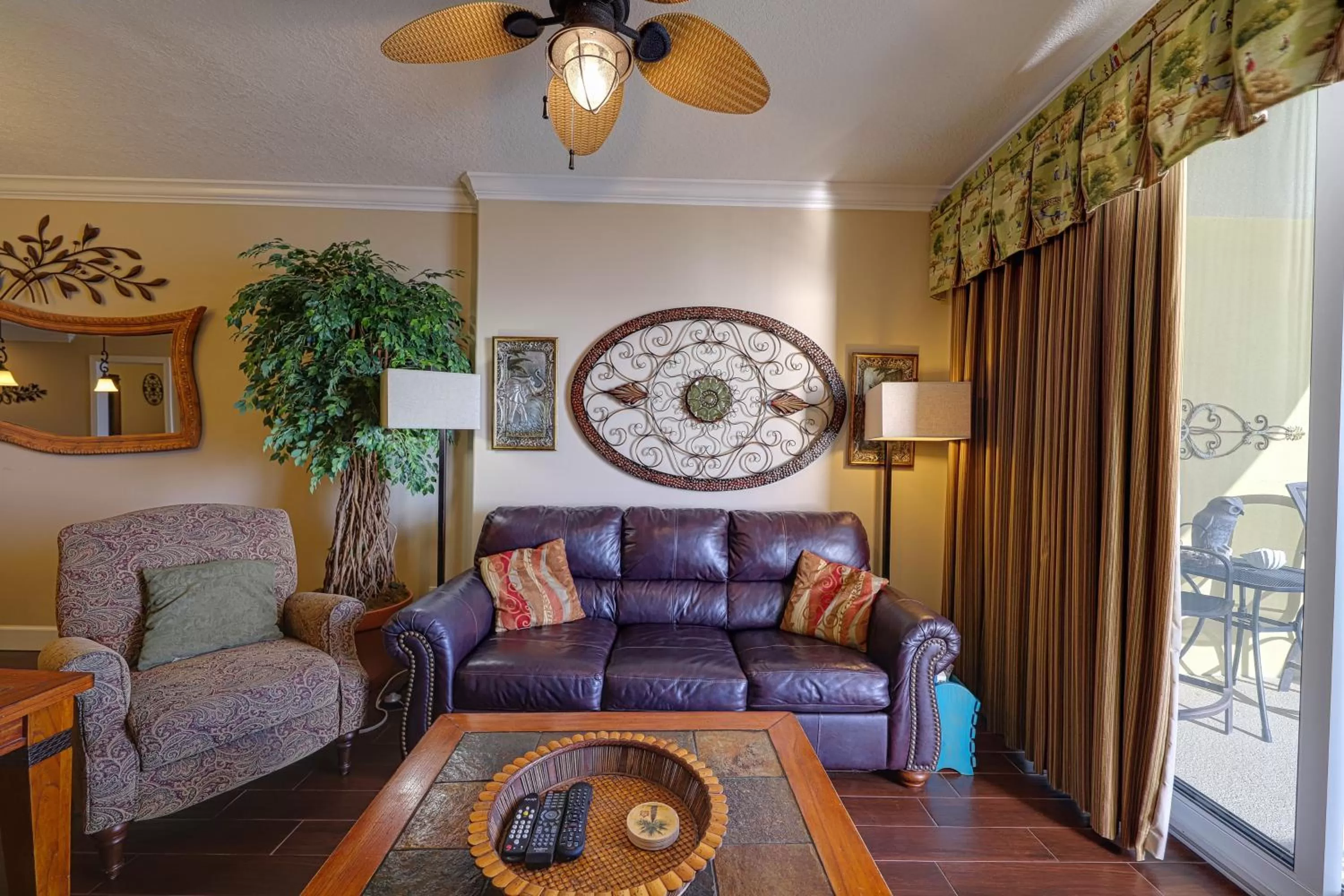 Seating Area in Emerald Isle 2207