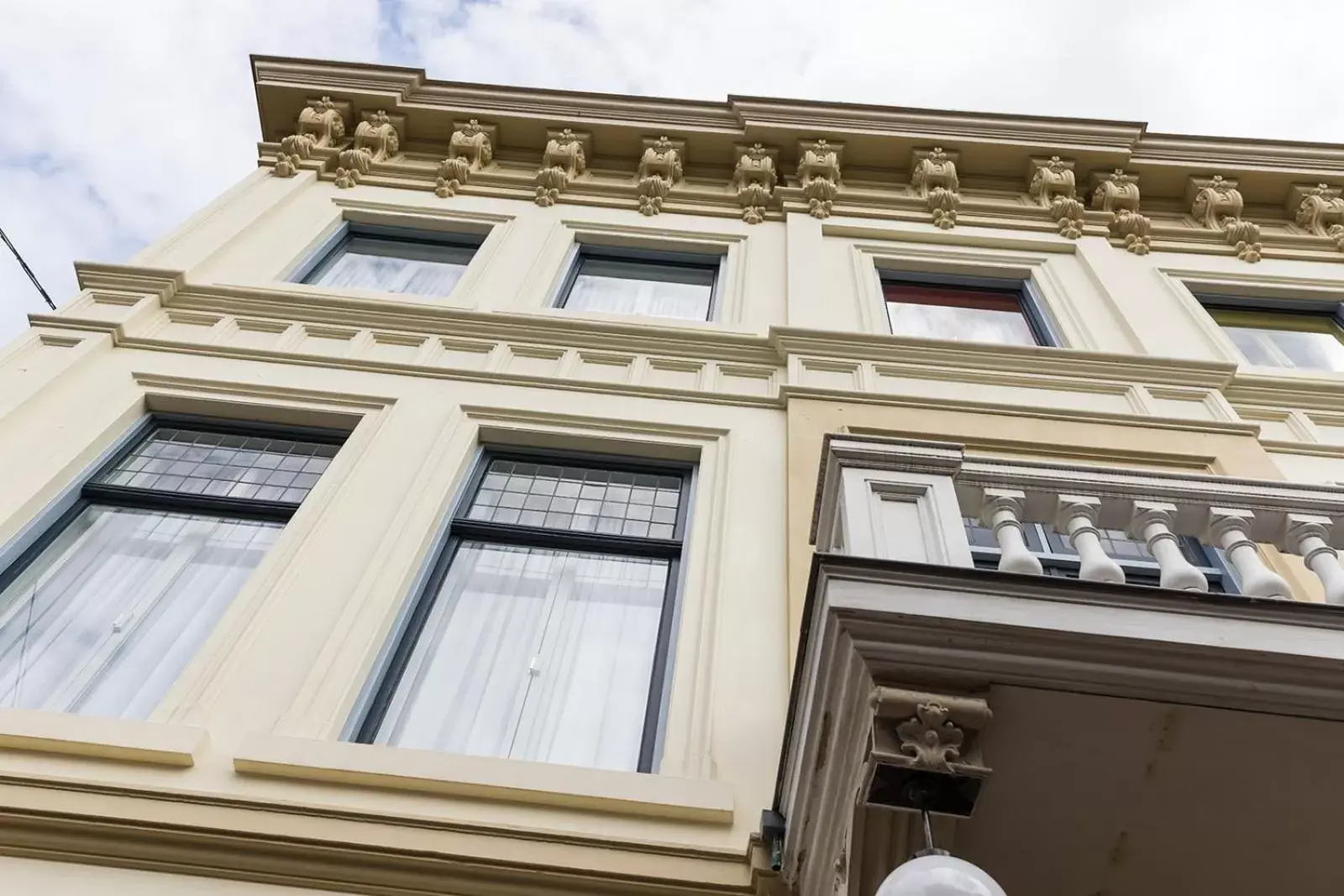 Facade/entrance, Property Building in Stadshotel Steegoversloot