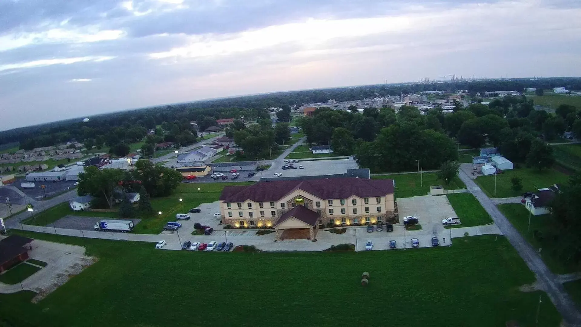 Bird's-eye View in Countryview Inn & Suites