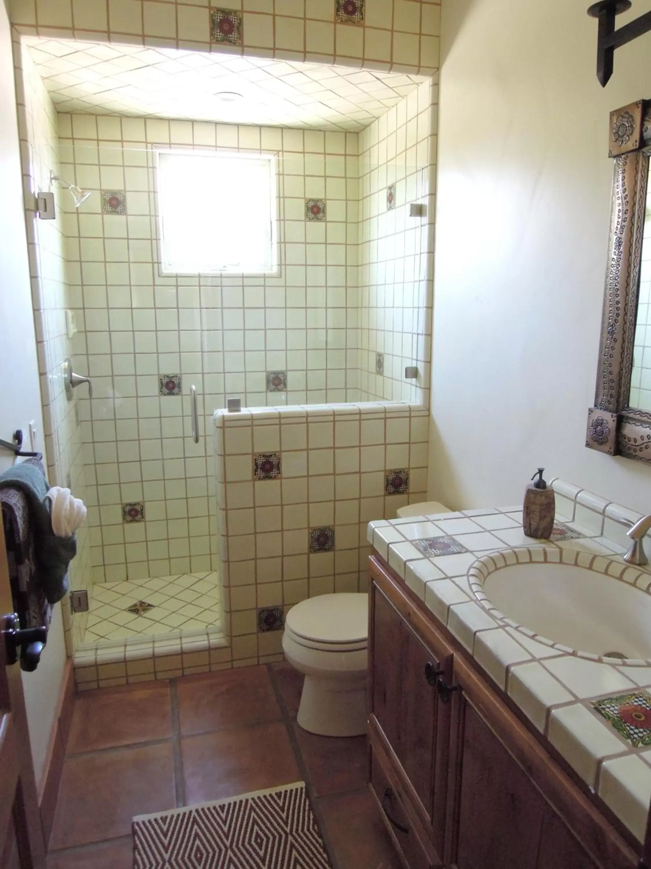 Shower, Bathroom in Croad Vineyards - The Inn