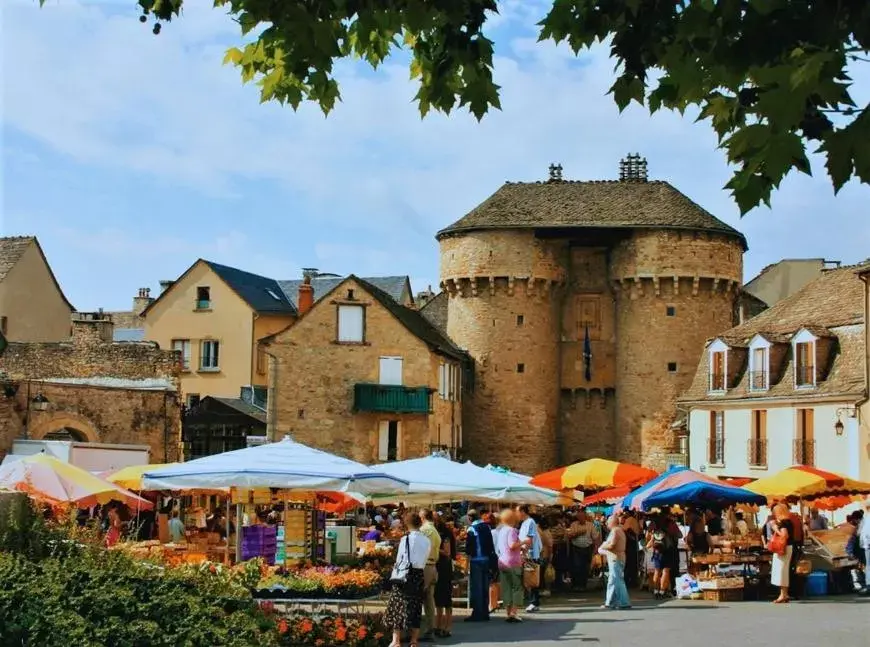 Property Building in Logis Hôtel Restaurant L'Europe