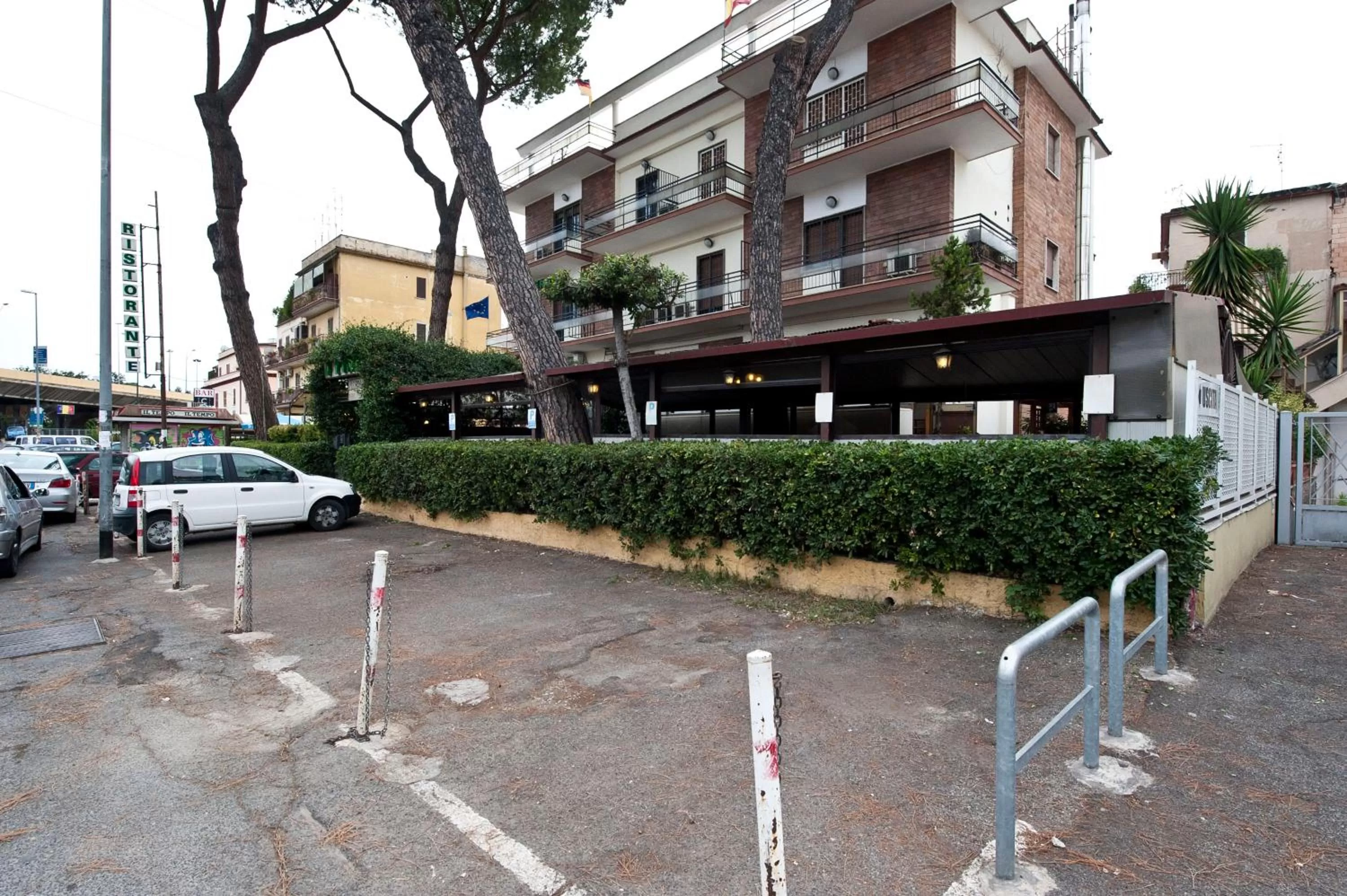 Facade/entrance in Hotel 4 Pini