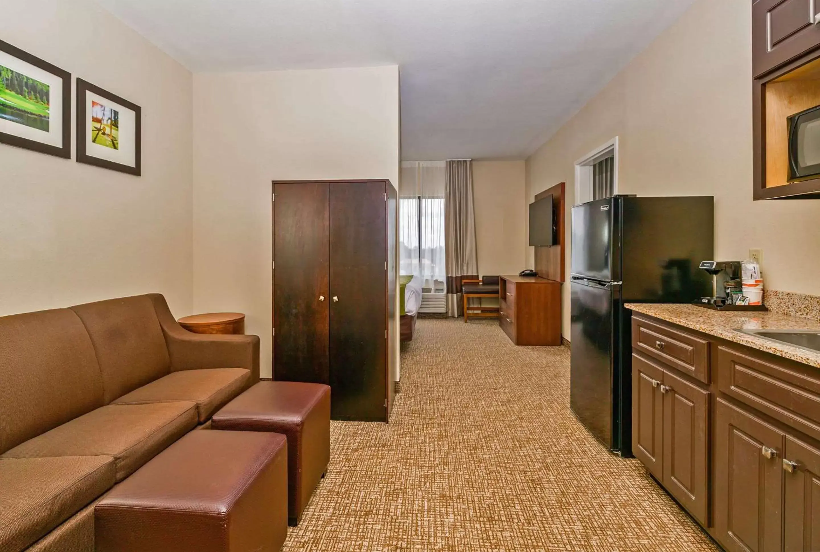 Photo of the whole room, Seating Area in Comfort Inn & Suites - Fort Gordon