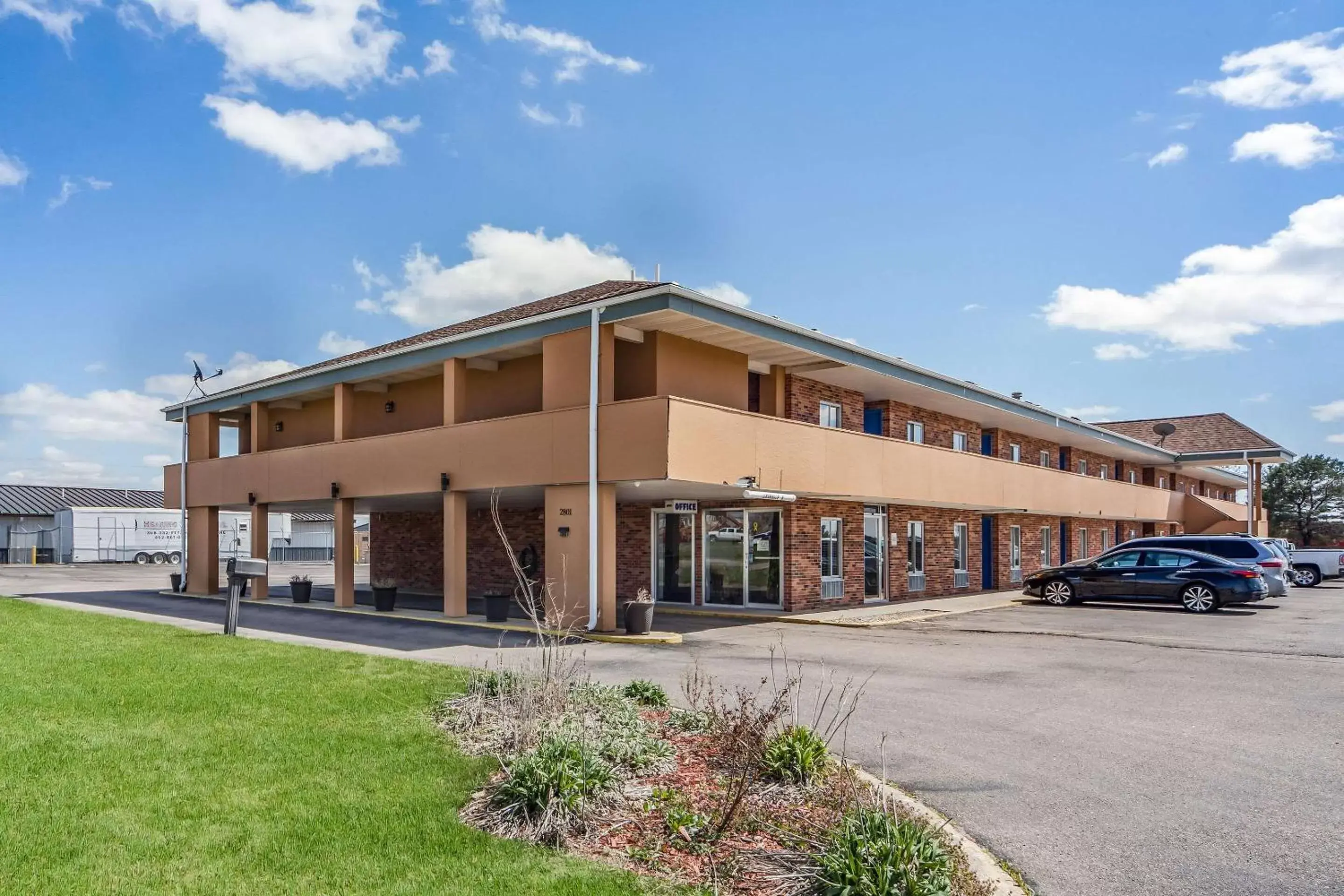 Property Building in Rodeway Inn University District