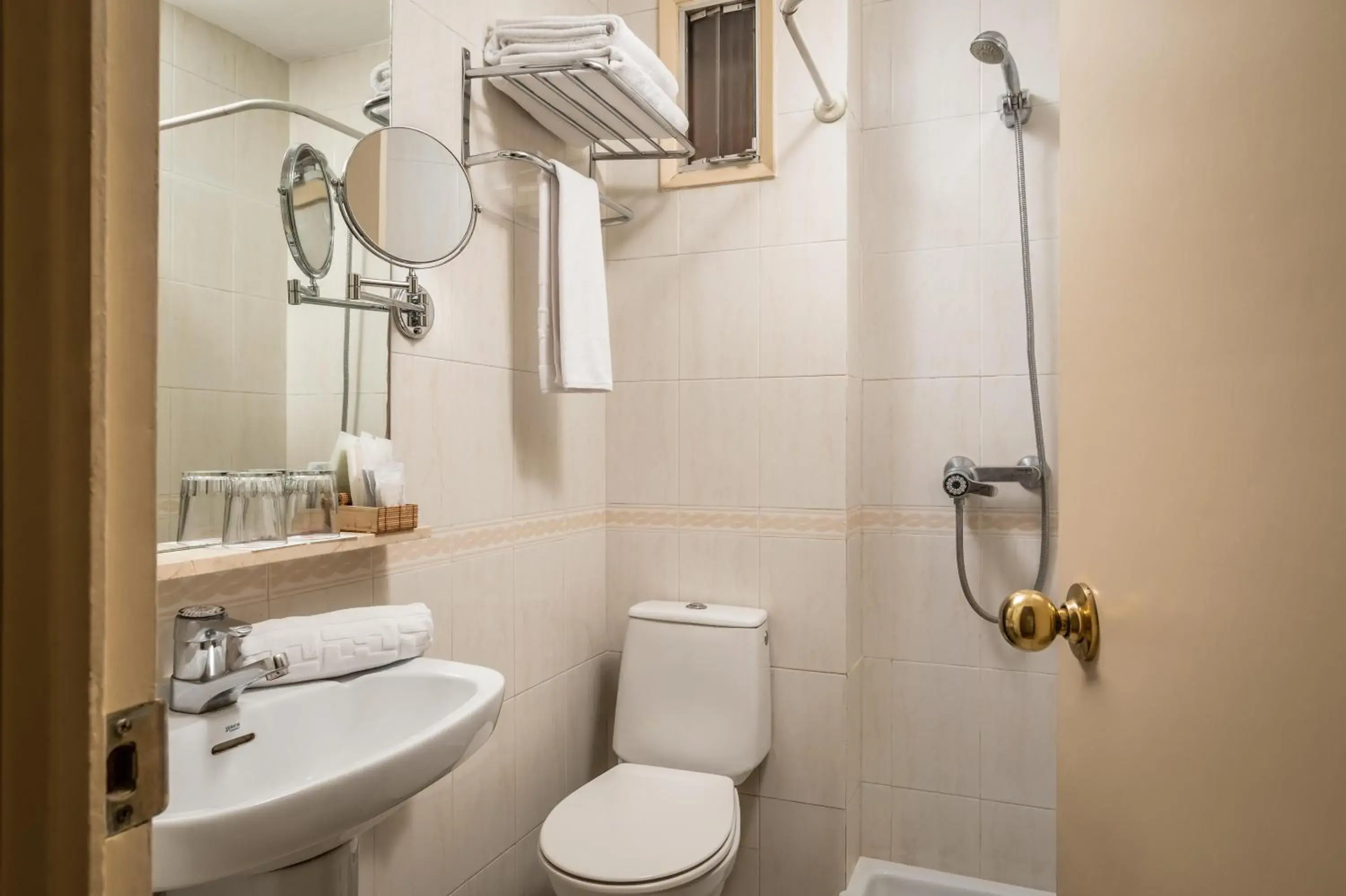 Bathroom in Hotel Sant Jordi