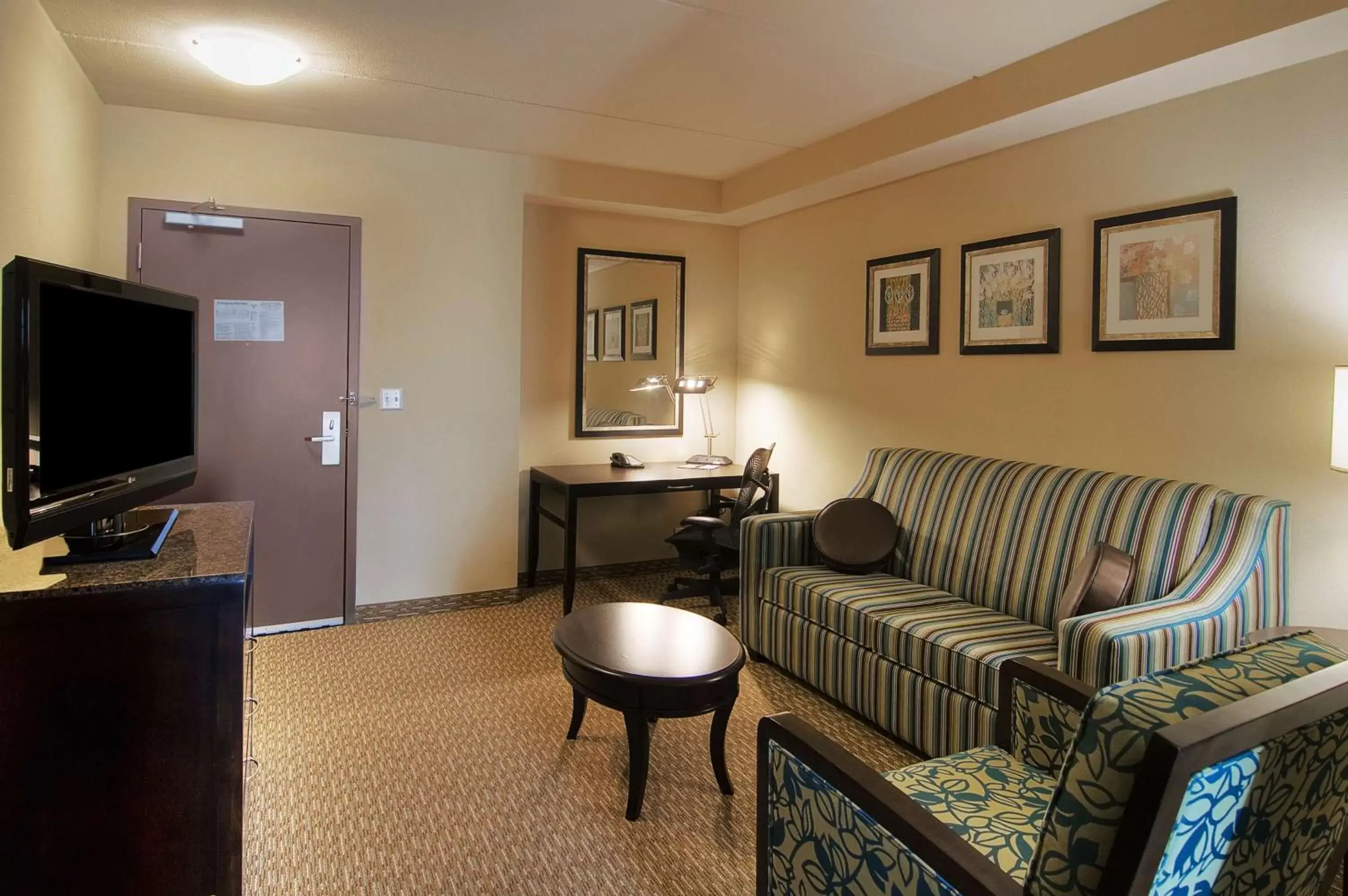 Bedroom, Seating Area in Hilton Garden Inn Houston-Pearland