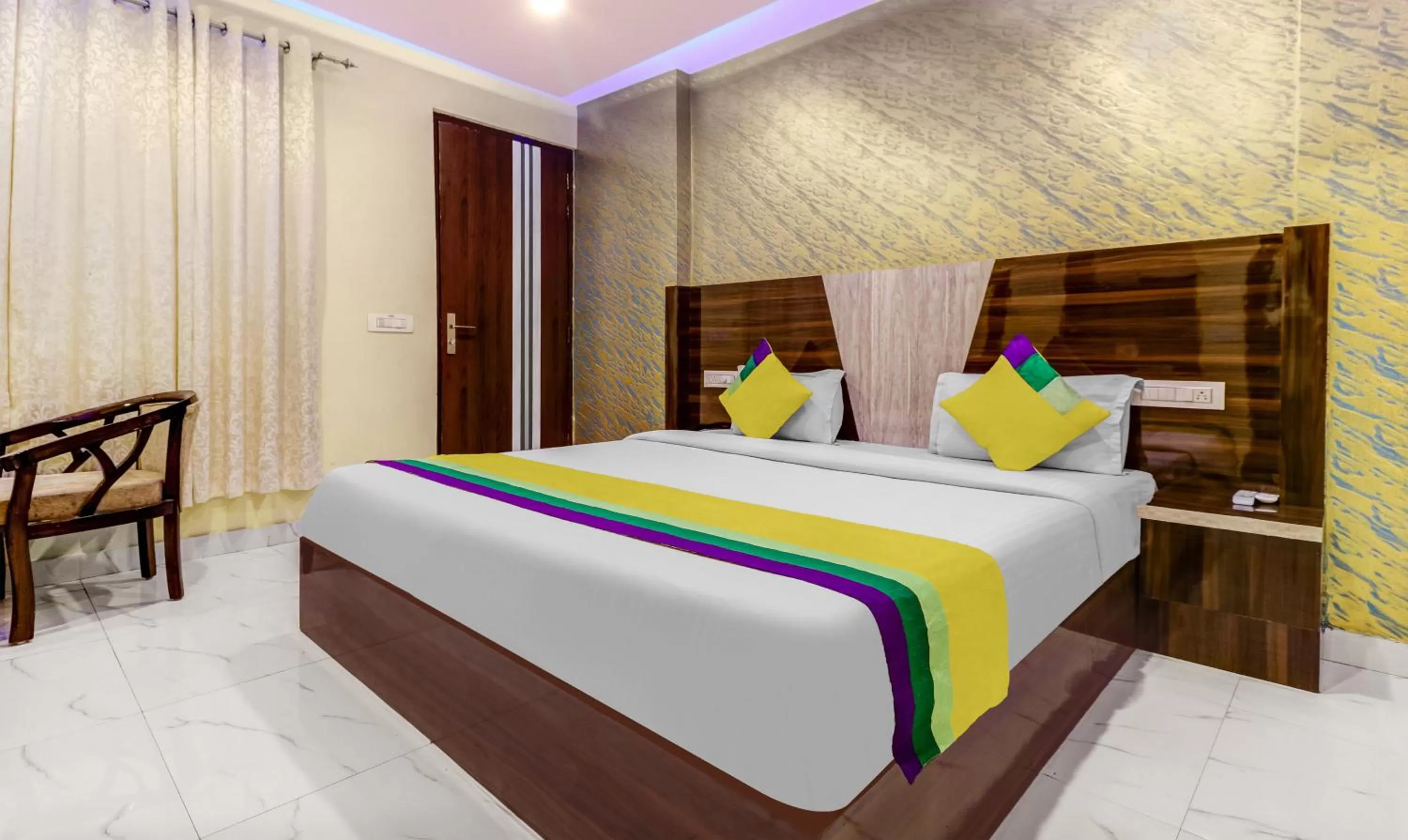 Bedroom, Bed in Itsy By Treebo - Royal Residency