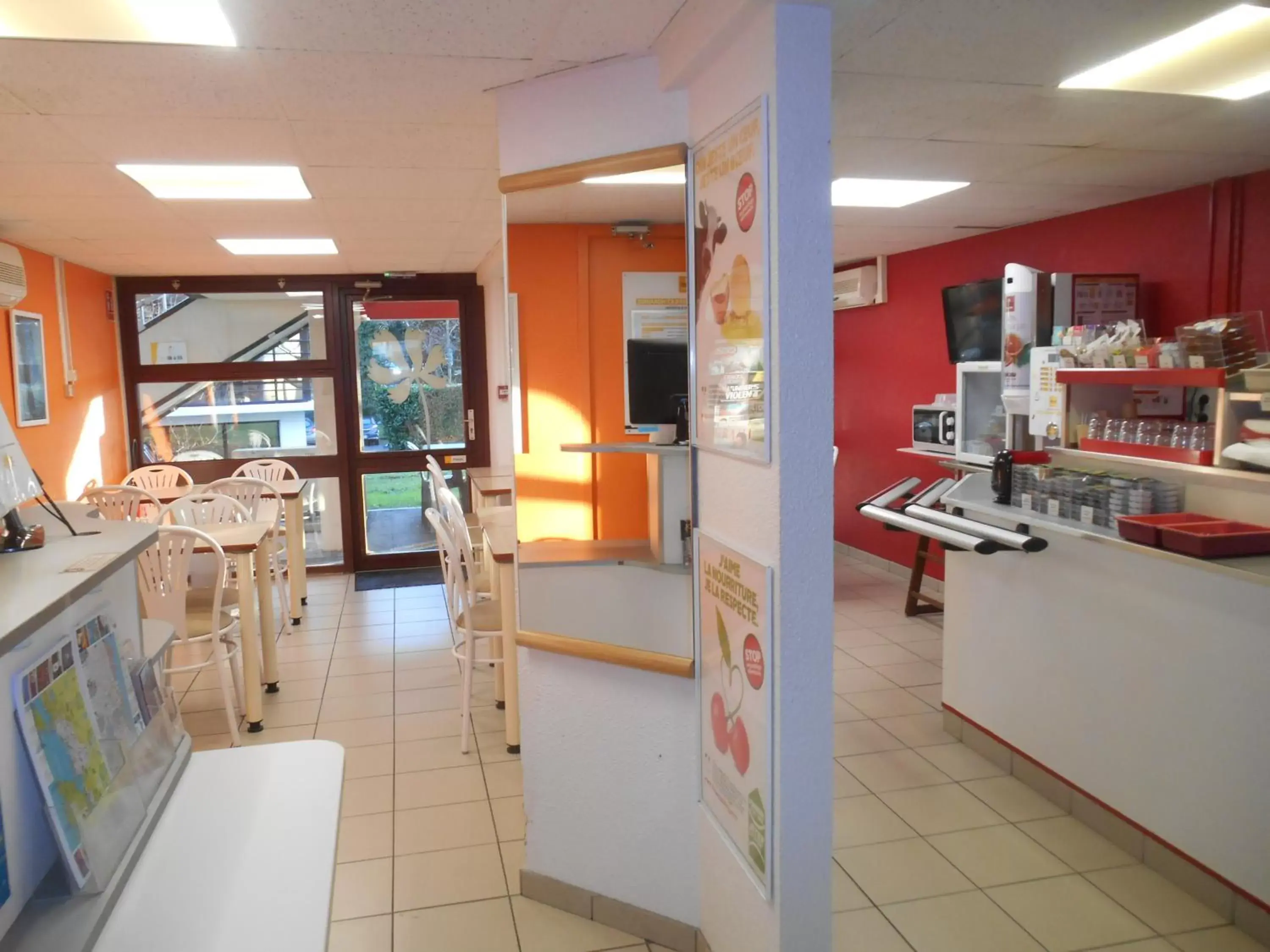 Lobby or reception, Restaurant/Places to Eat in Premiere Classe Brest Gouesnou Aeroport