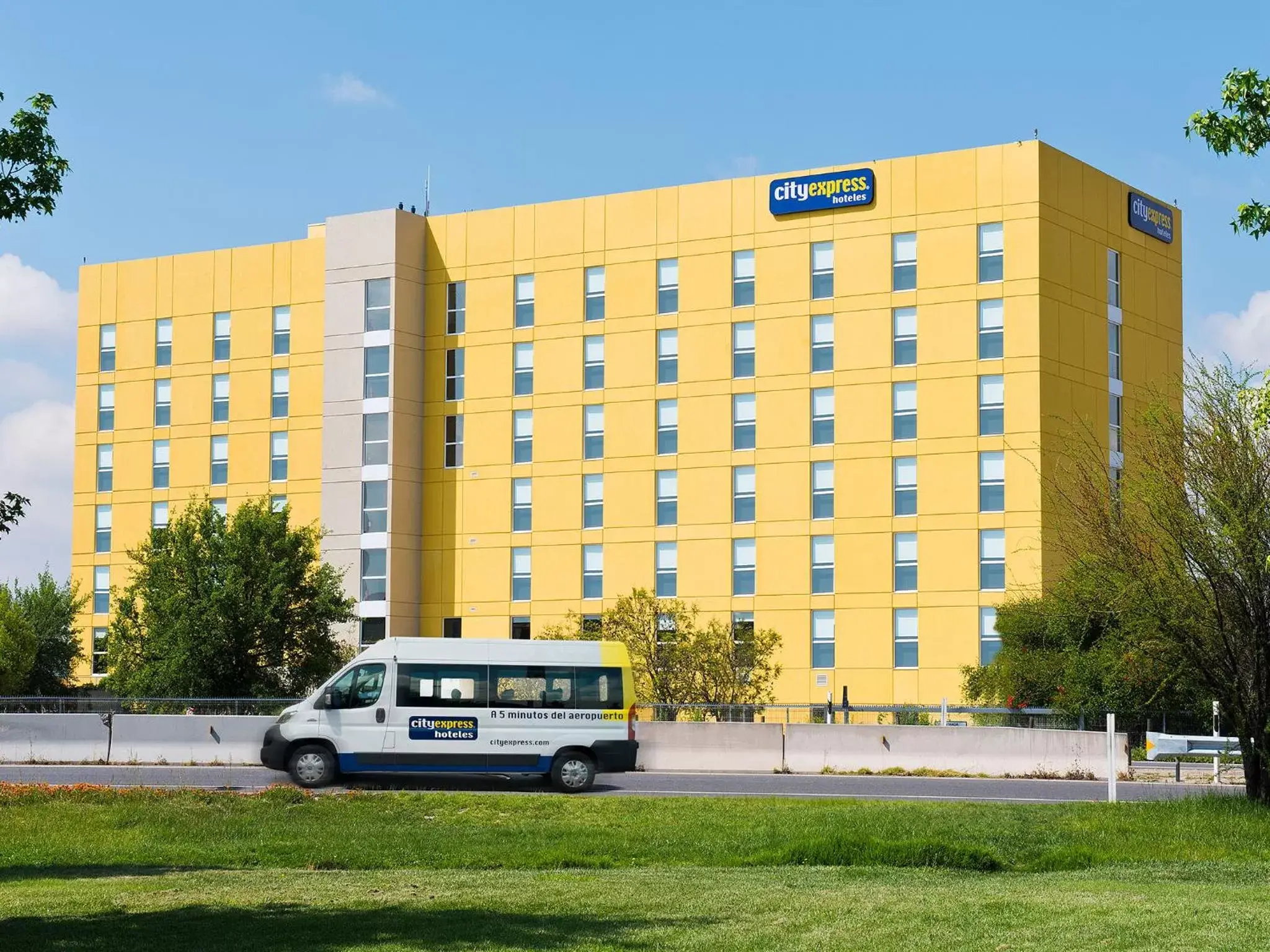 Facade/entrance, Property Building in City Express by Marriott Santiago Aeropuerto