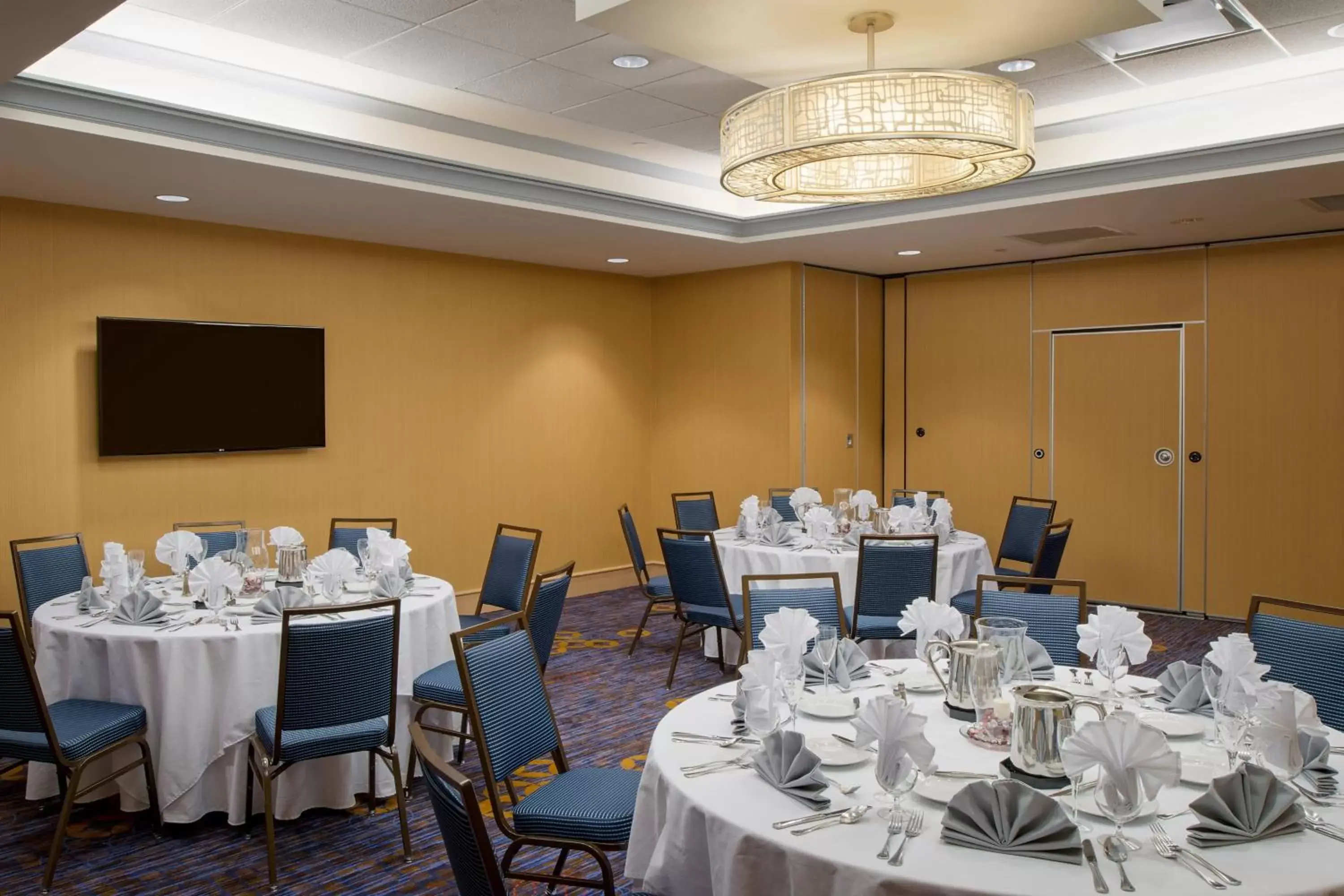 Meeting/conference room, Restaurant/Places to Eat in Courtyard by Marriott Hanover Lebanon