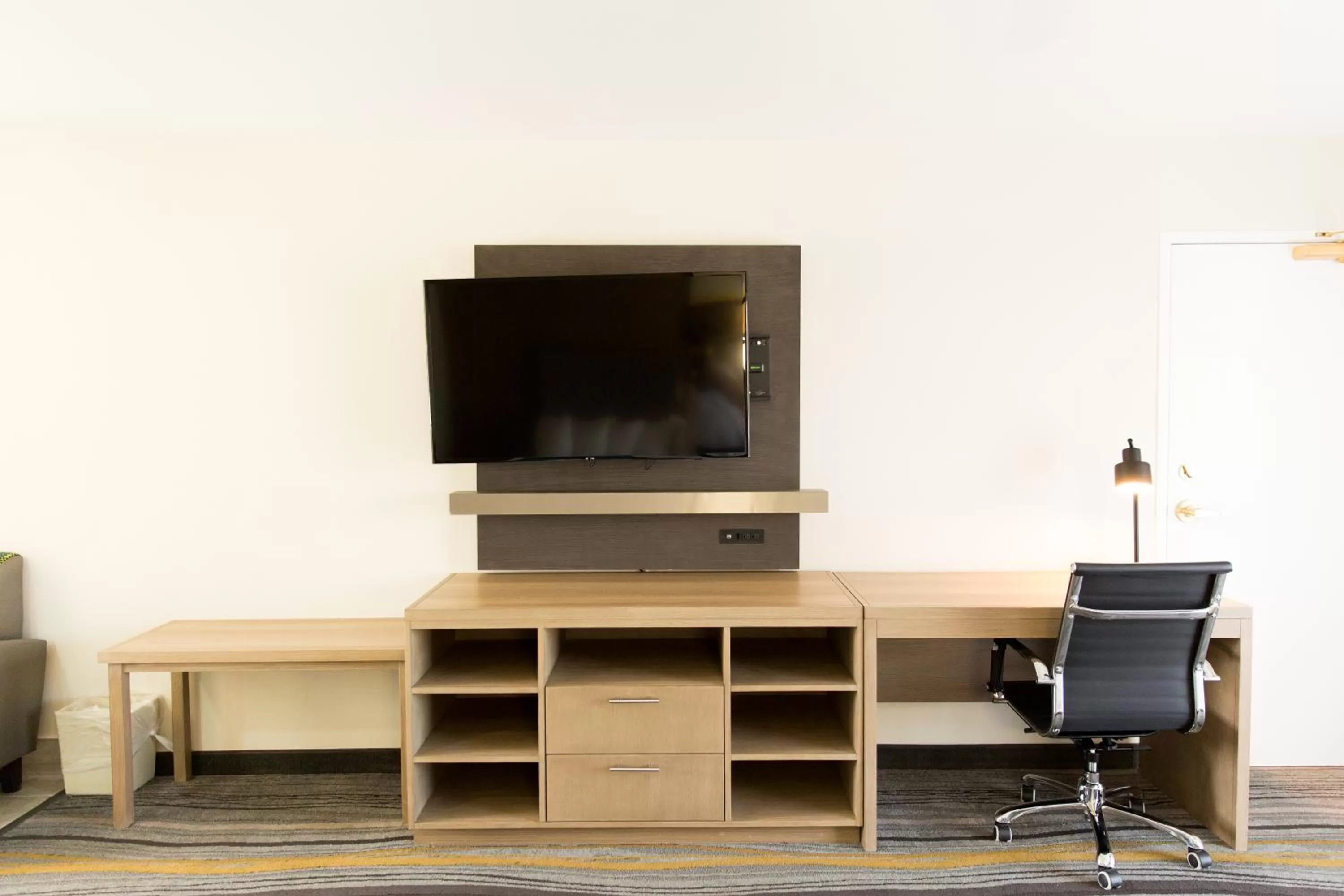 TV and multimedia in Los Viajeros Inn