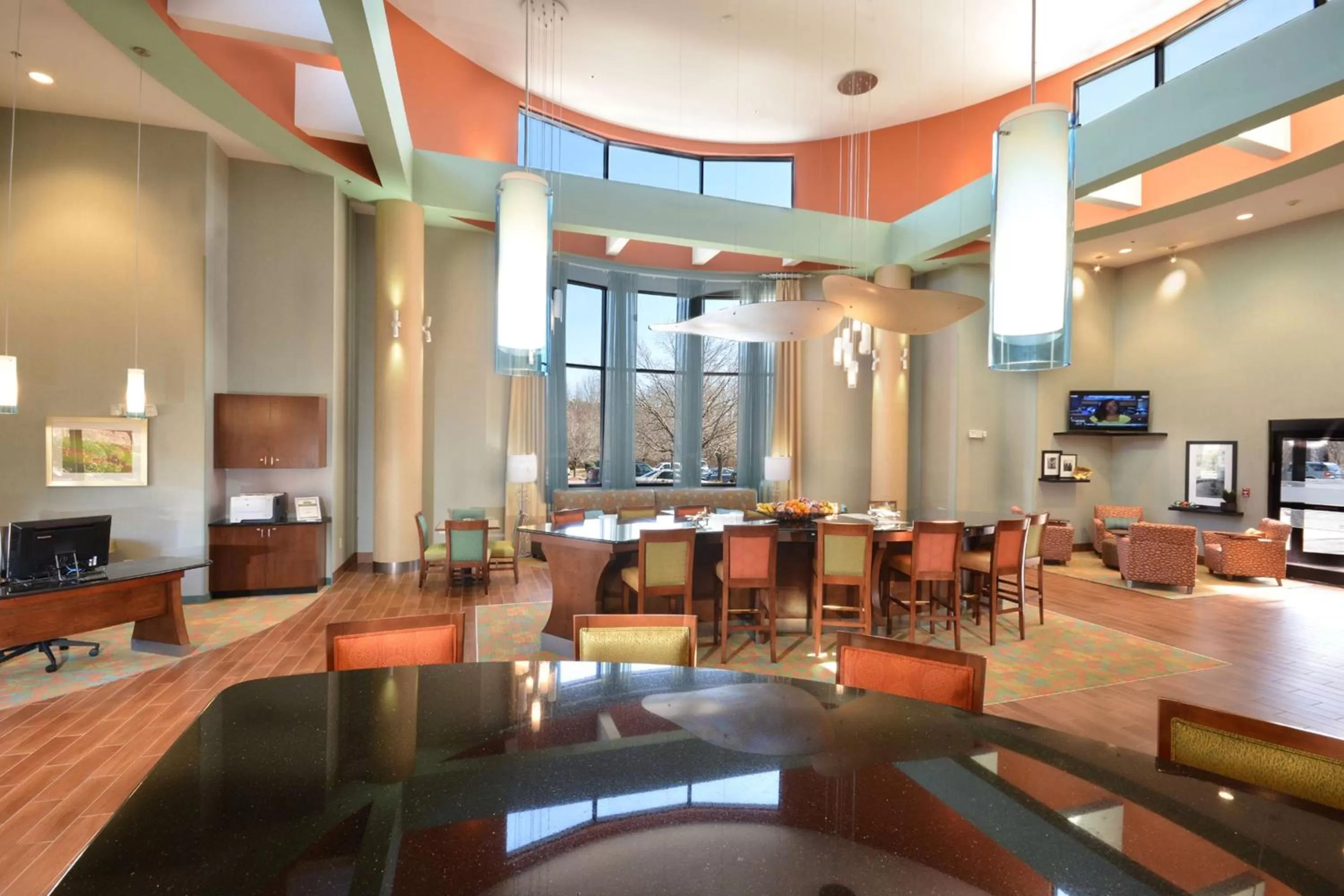 Dining area in Hampton Inn Raleigh/Durham Airport