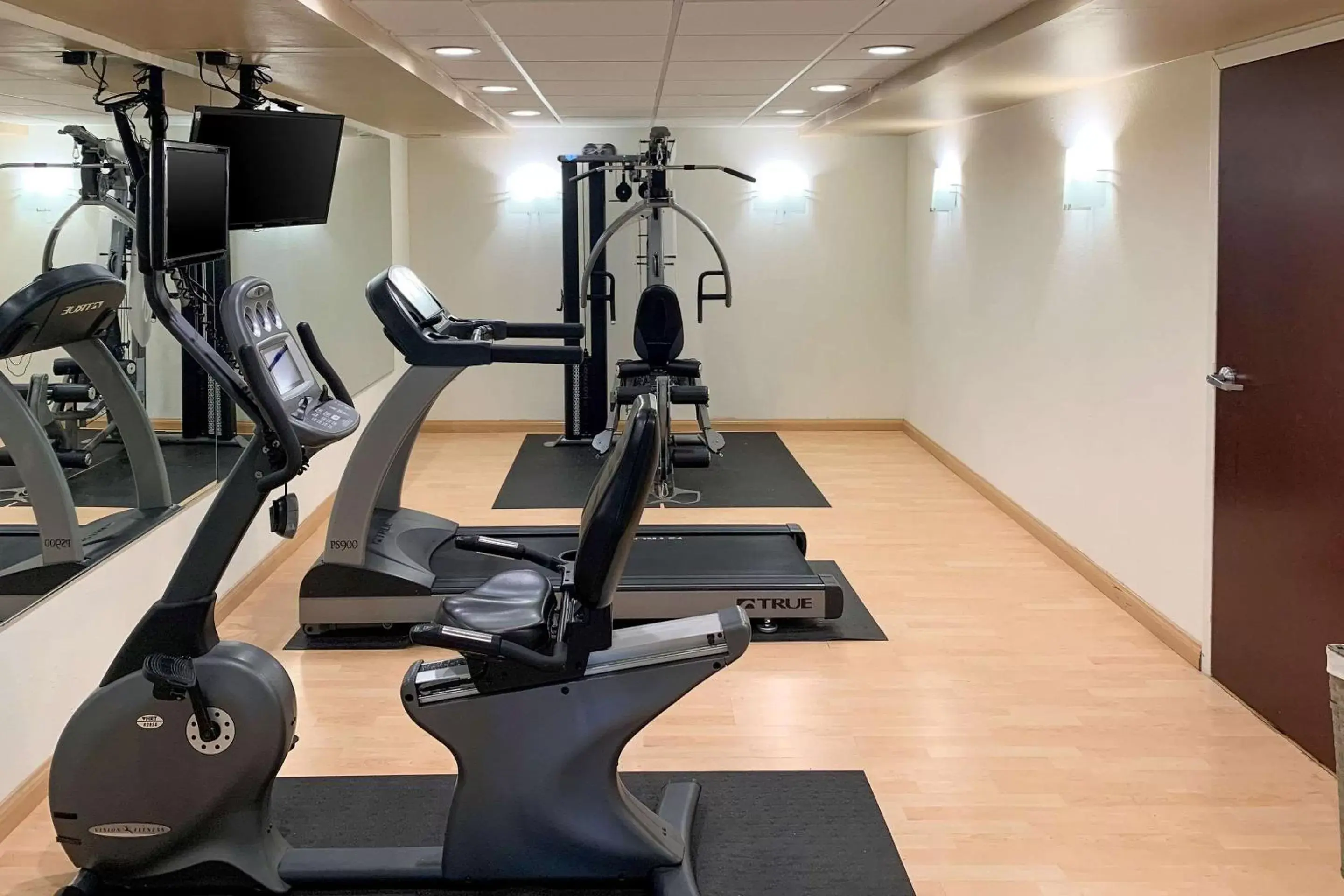 Fitness centre/facilities, Fitness Center/Facilities in Comfort Inn and Suites East Hartford