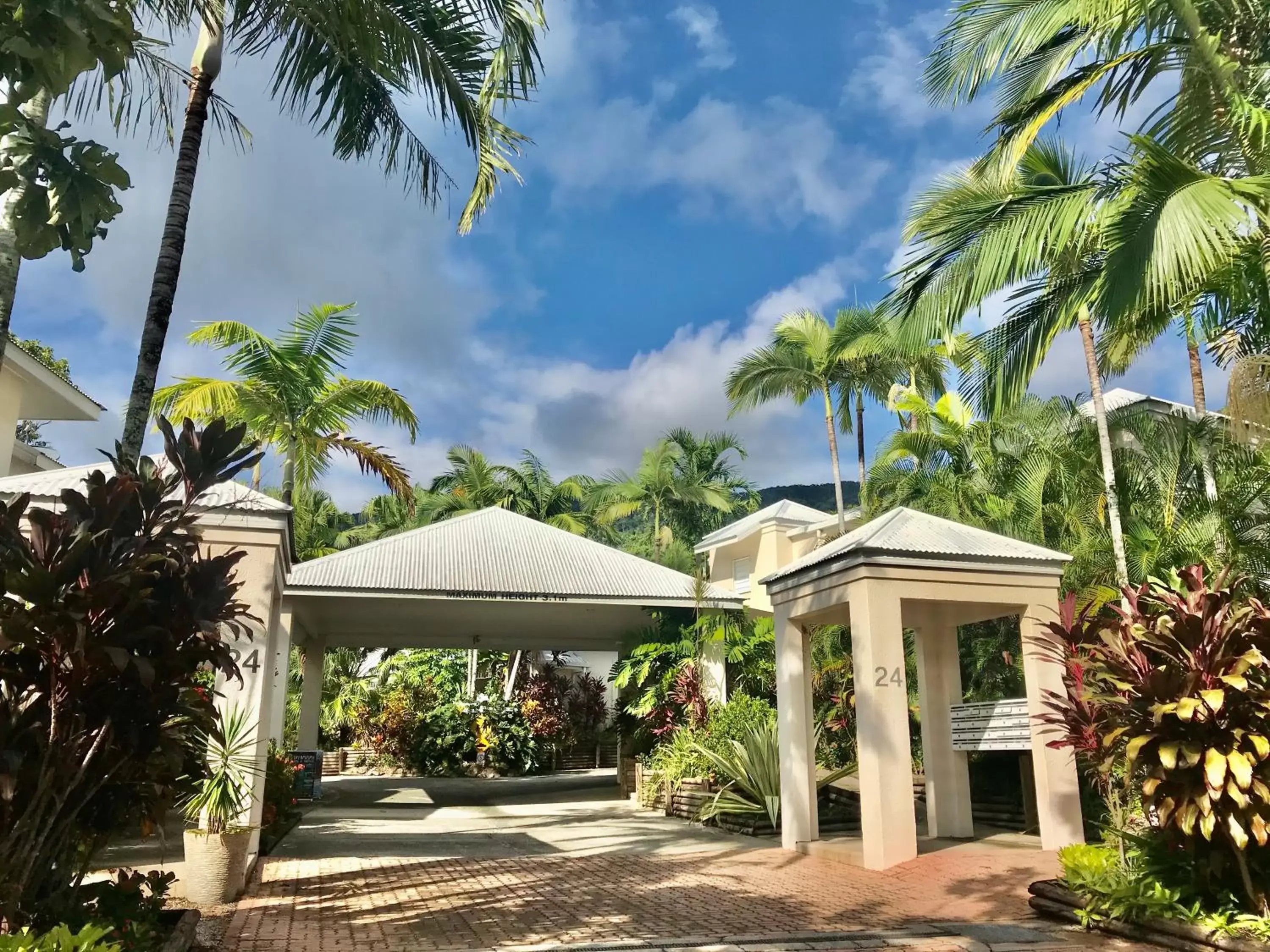 Facade/entrance, Property Building in The Villas Palm Cove