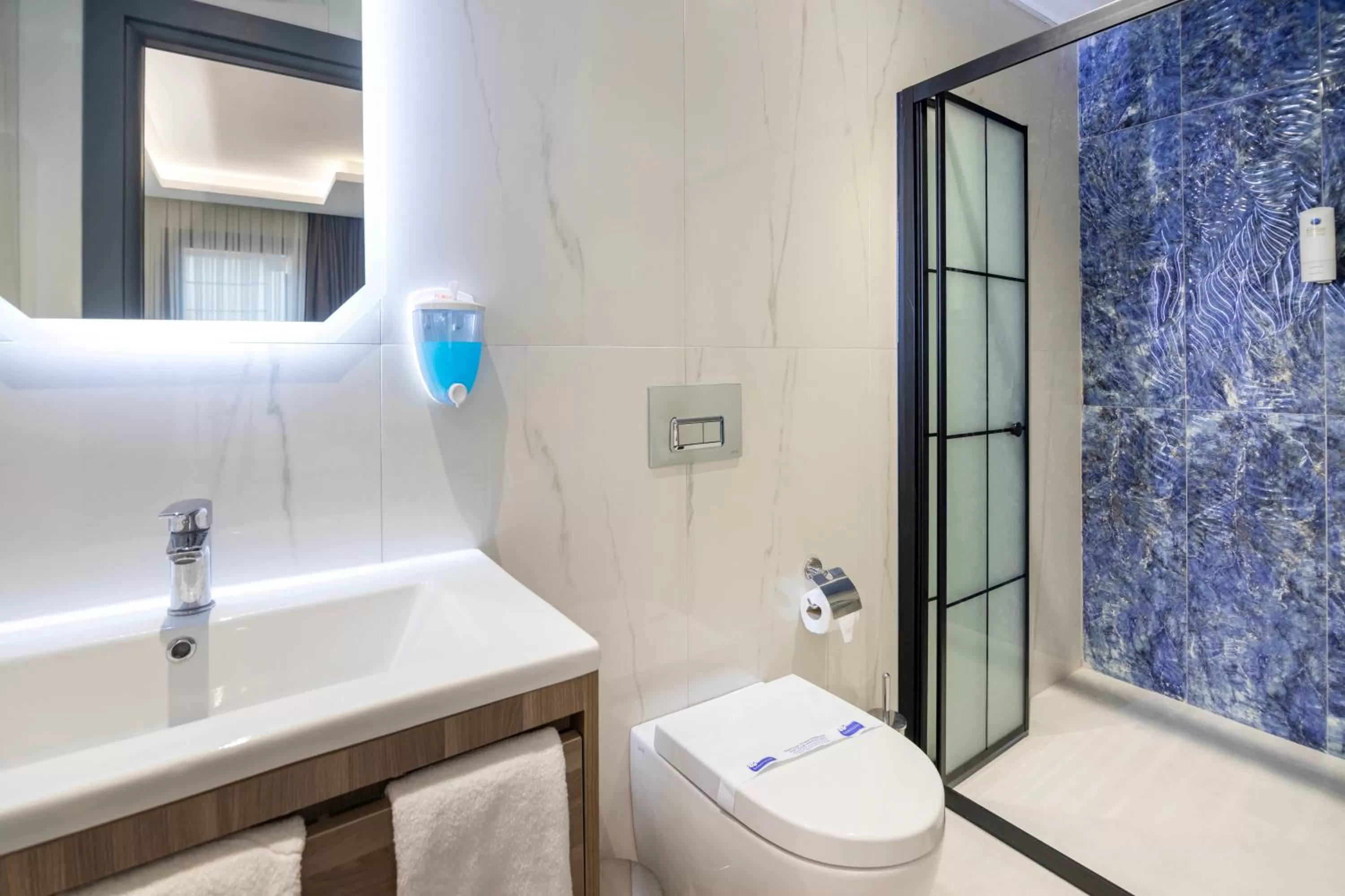 Shower in The Omiya Hotel